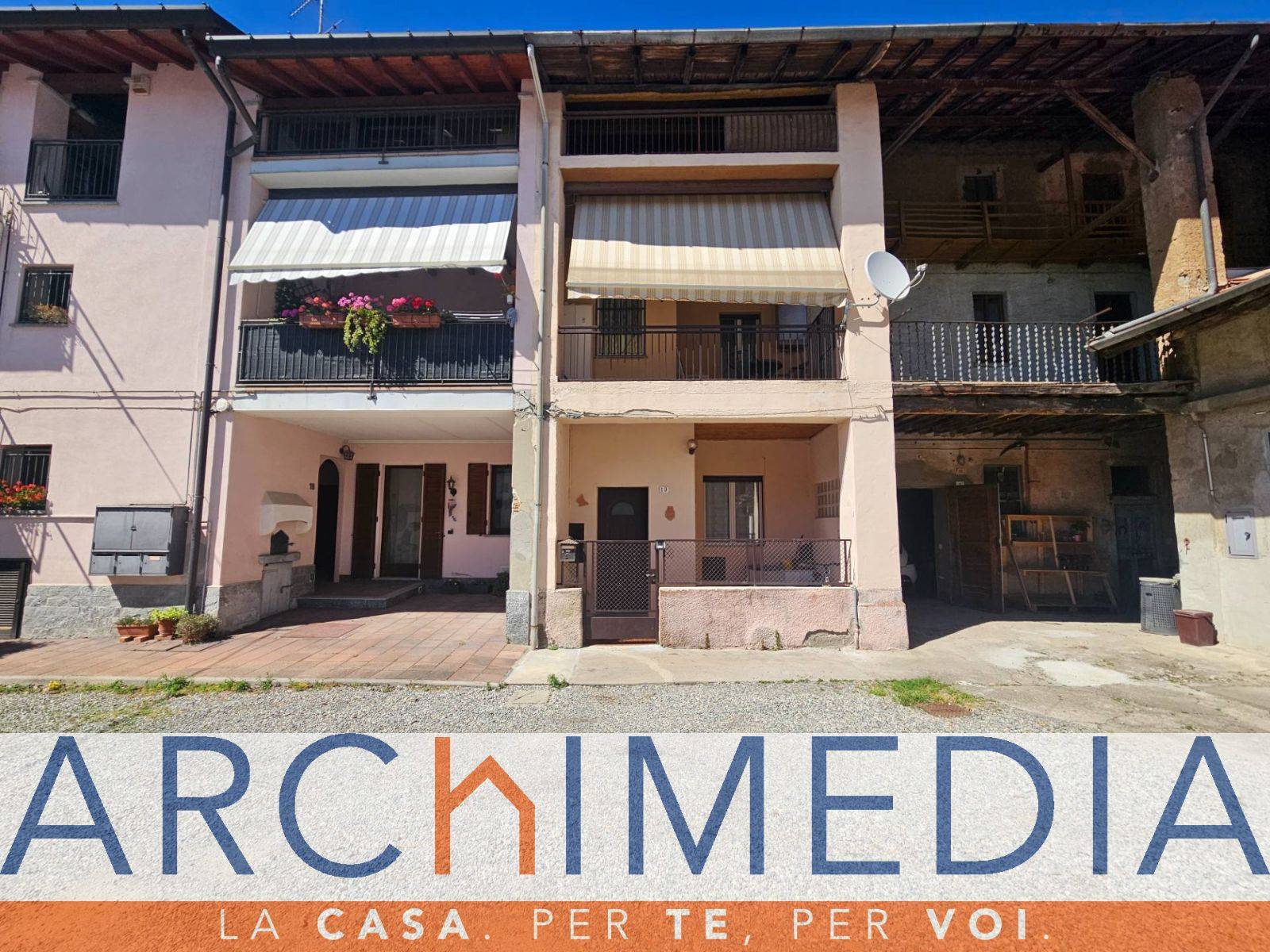 Porzione di casa in vendita a Malnate, Centro