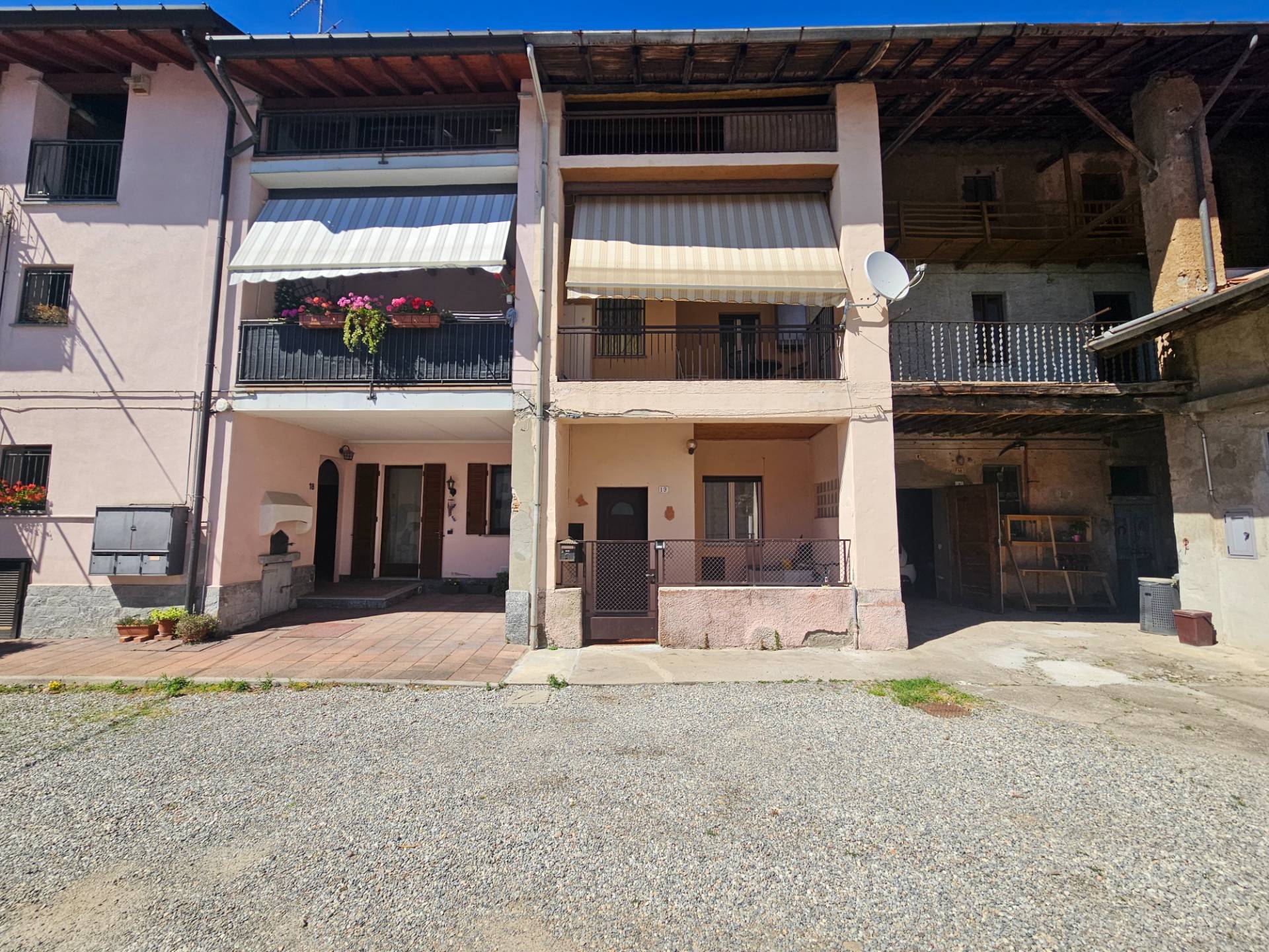 Porzione di casa in vendita a Malnate, Centro