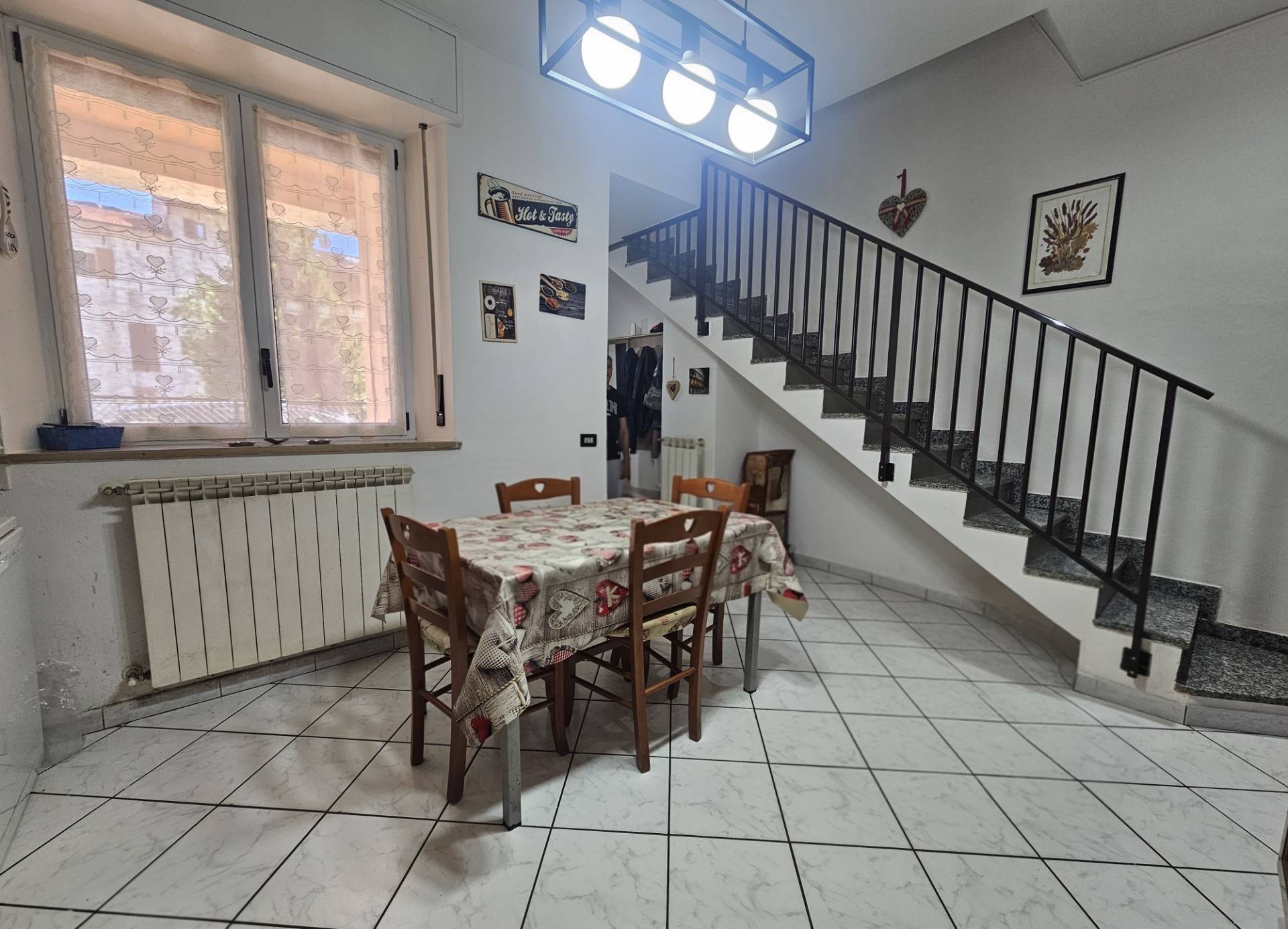 Porzione di casa in vendita a Malnate, Centro
