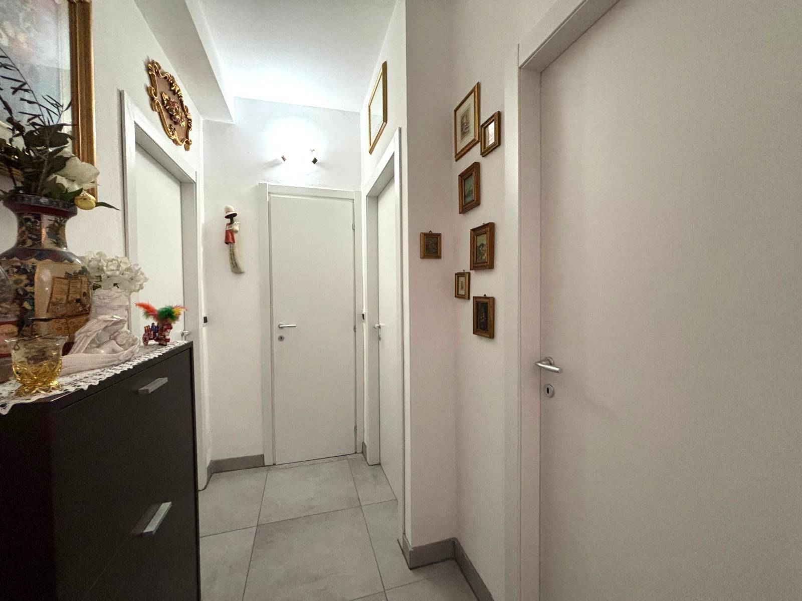 Appartamento in vendita a Malnate, Centro