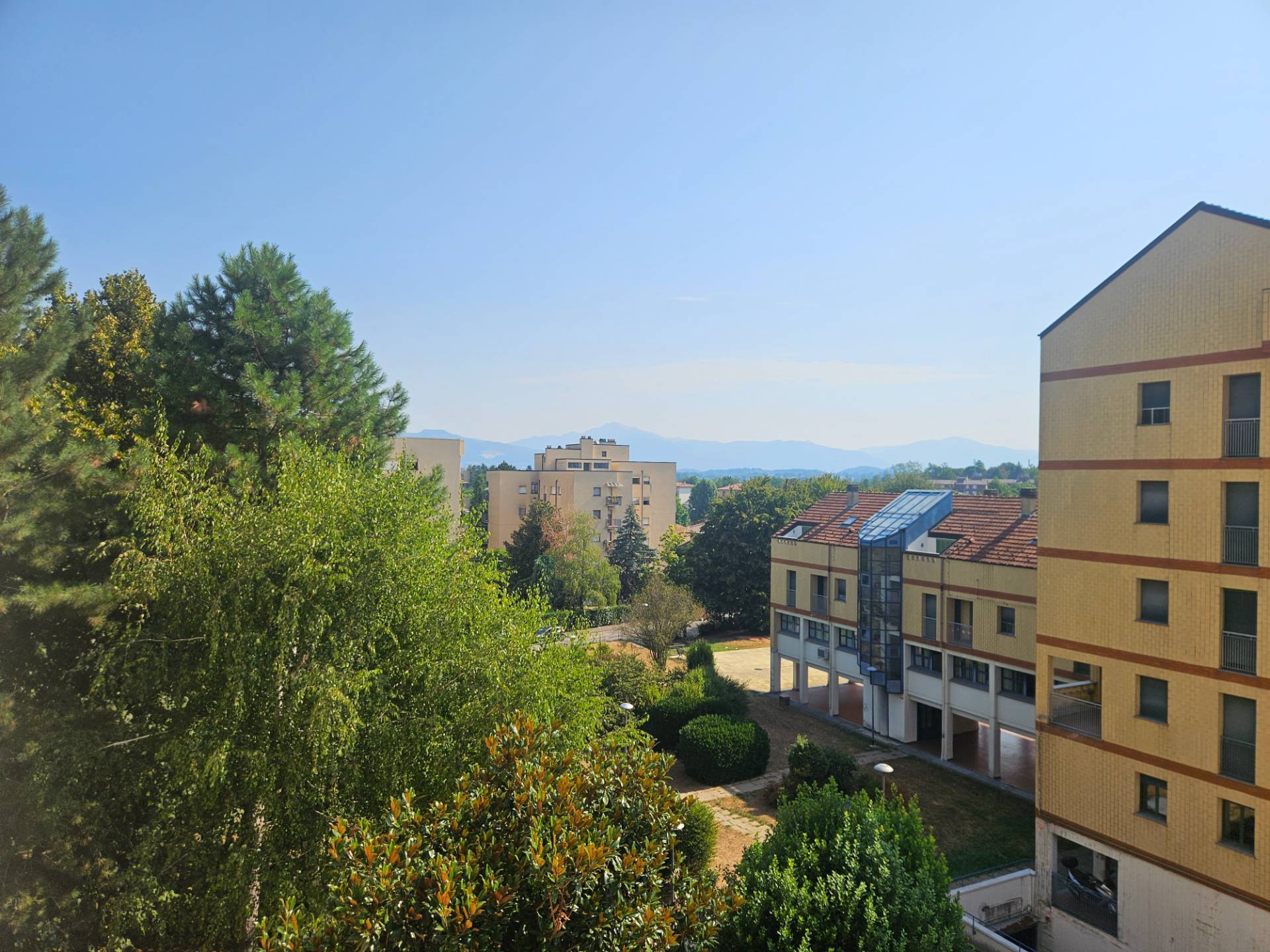 Appartamento in vendita a Varese, Bizzozzero