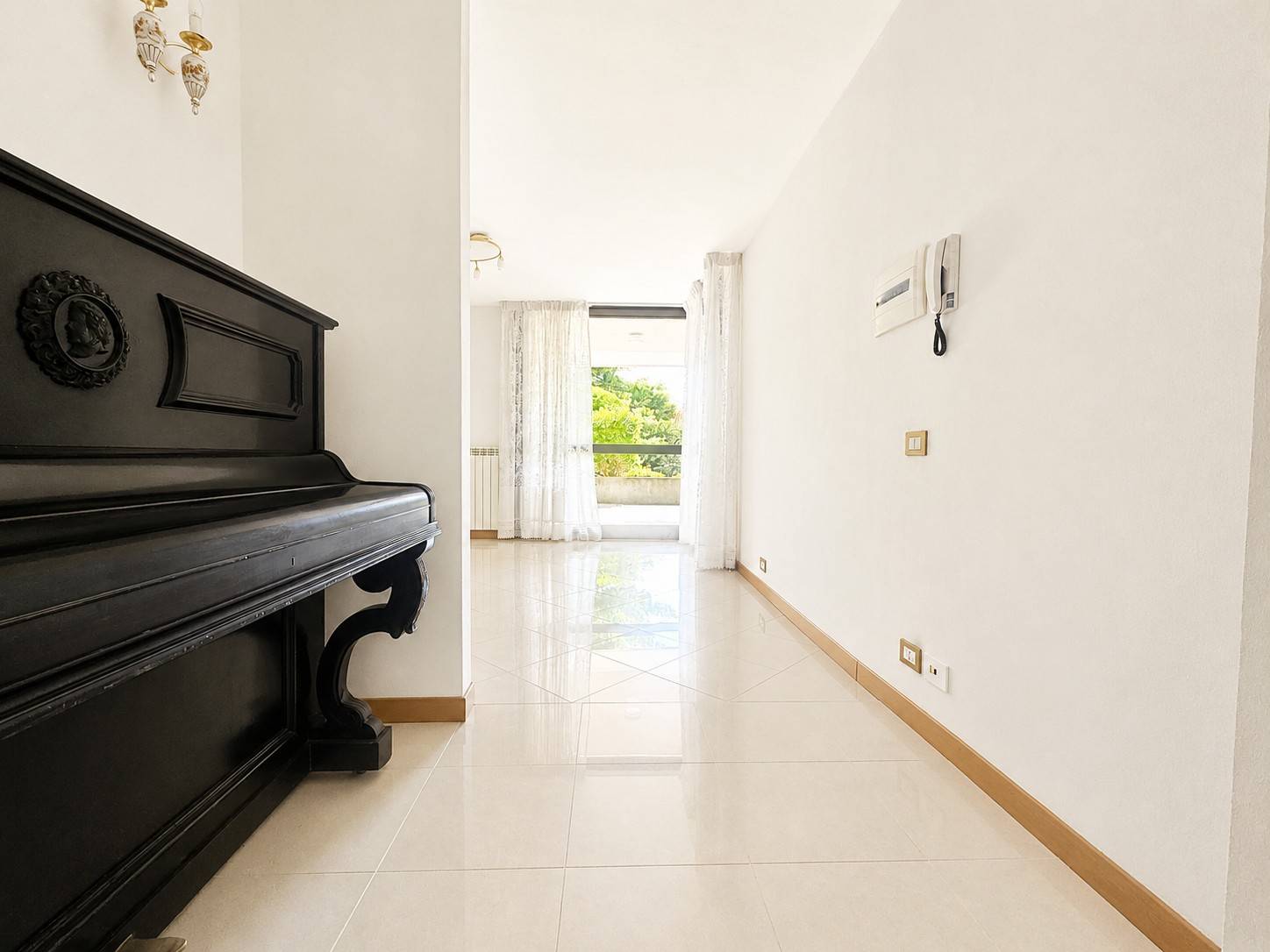 Appartamento in vendita a Malnate, Centro