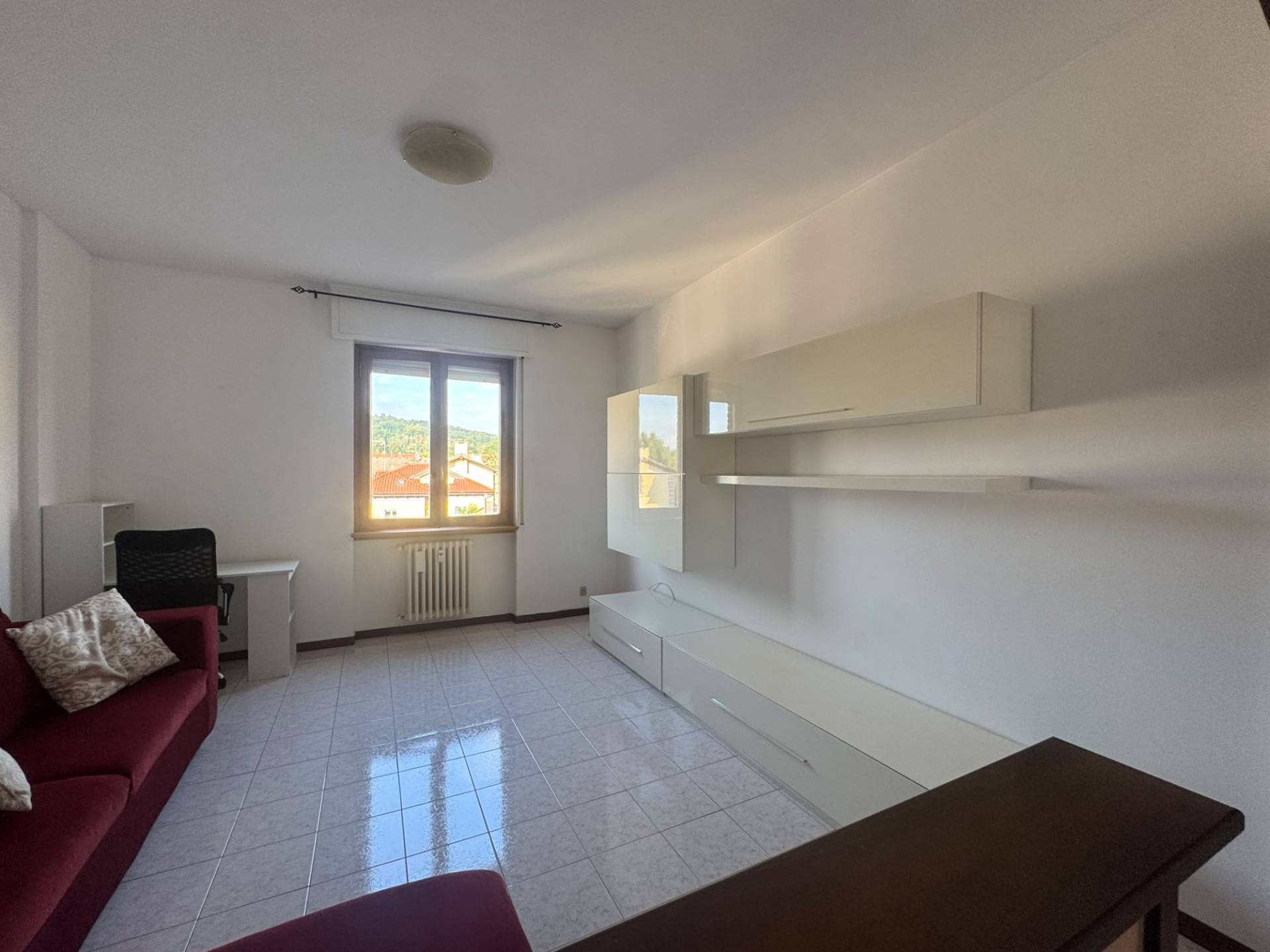 Appartamento in affitto a Malnate, Centro