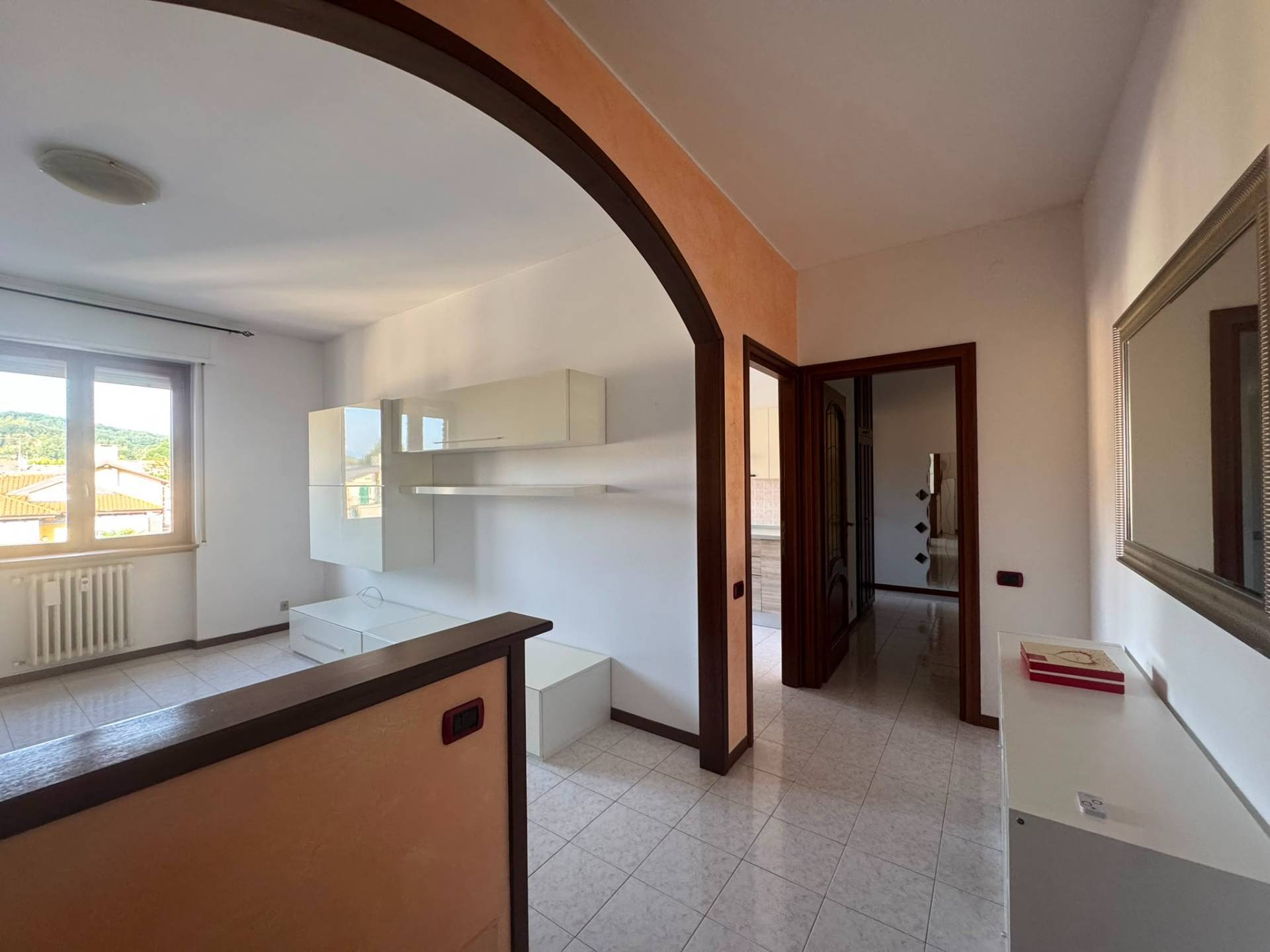 Appartamento in affitto a Malnate, Centro