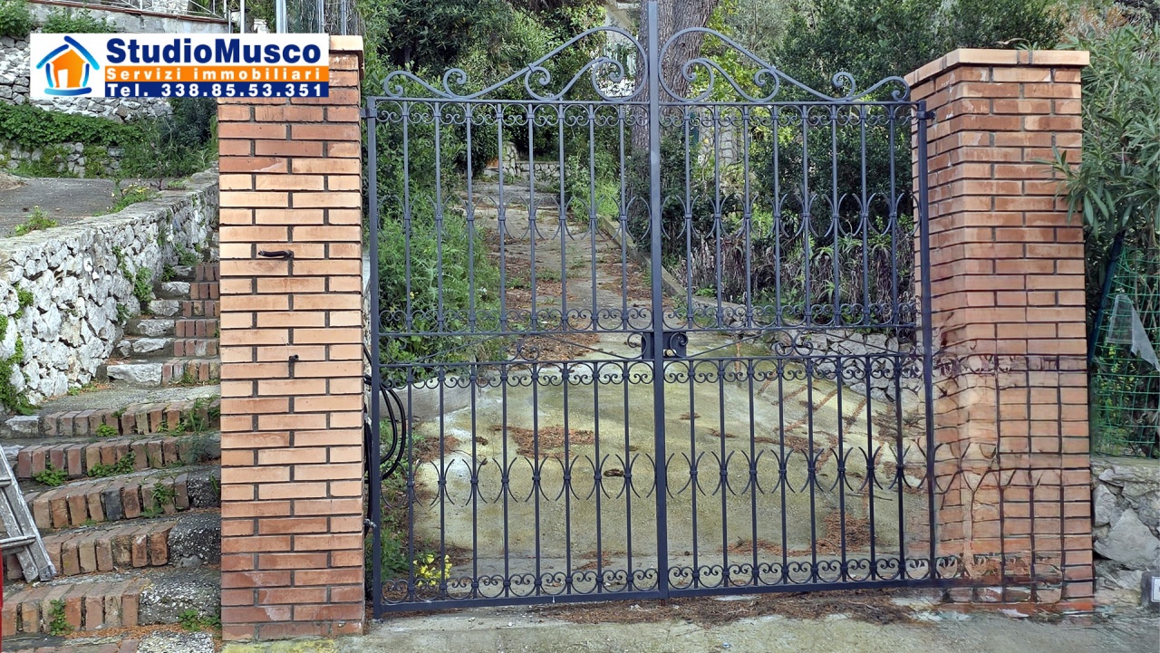 Appartamento con giardino in traversa ii tuoro, Anacapri