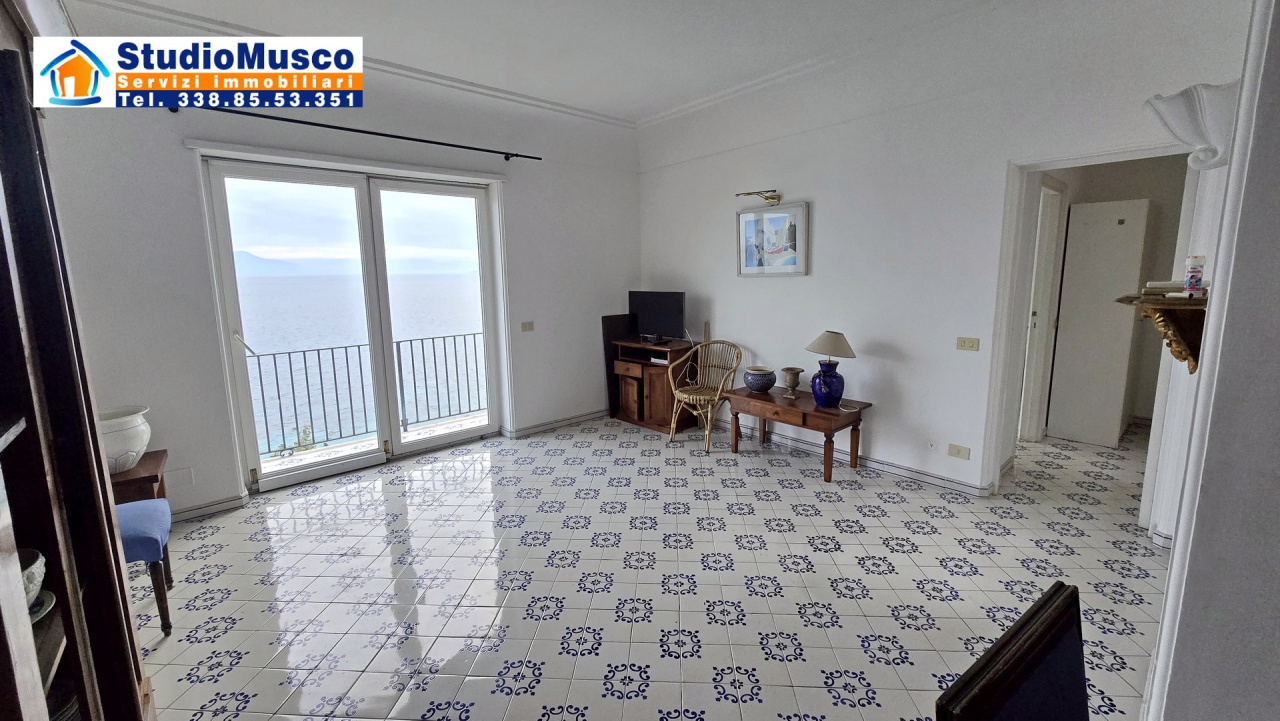 Quadrilocale in vendita in via prov. marina grande, Capri