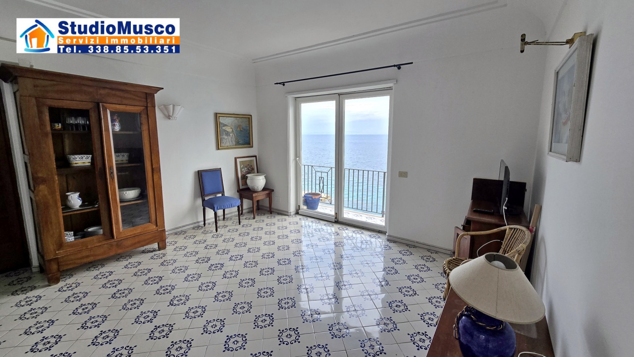 Quadrilocale in vendita in via prov. marina grande, Capri