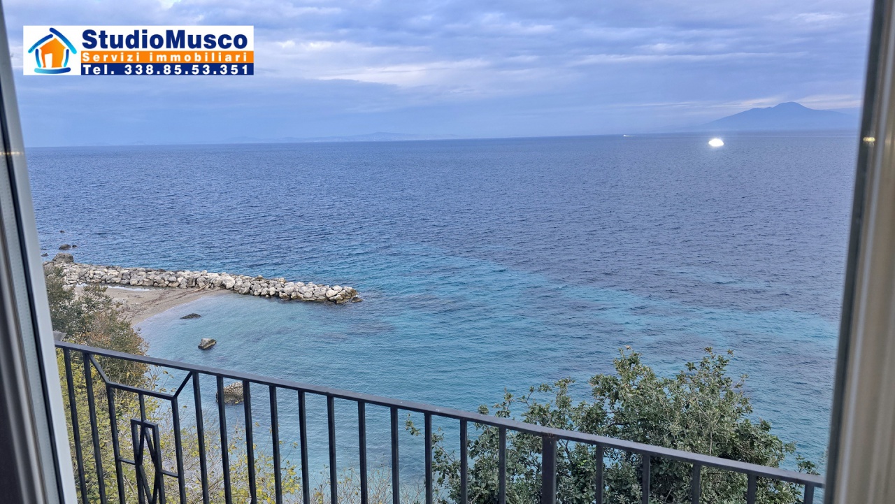 Quadrilocale in vendita in via prov. marina grande, Capri