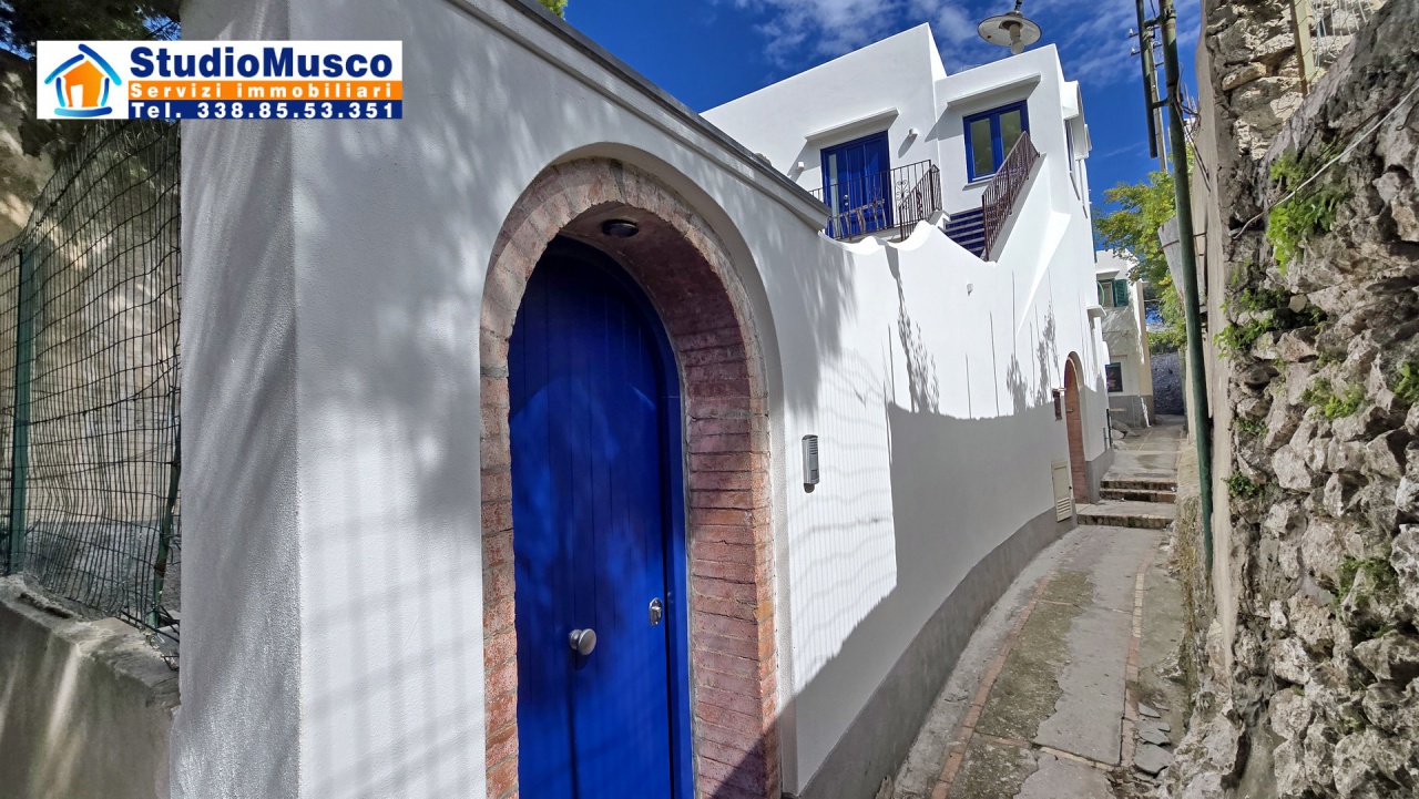 Bilocale in vendita in 2' traversa timpone, Anacapri