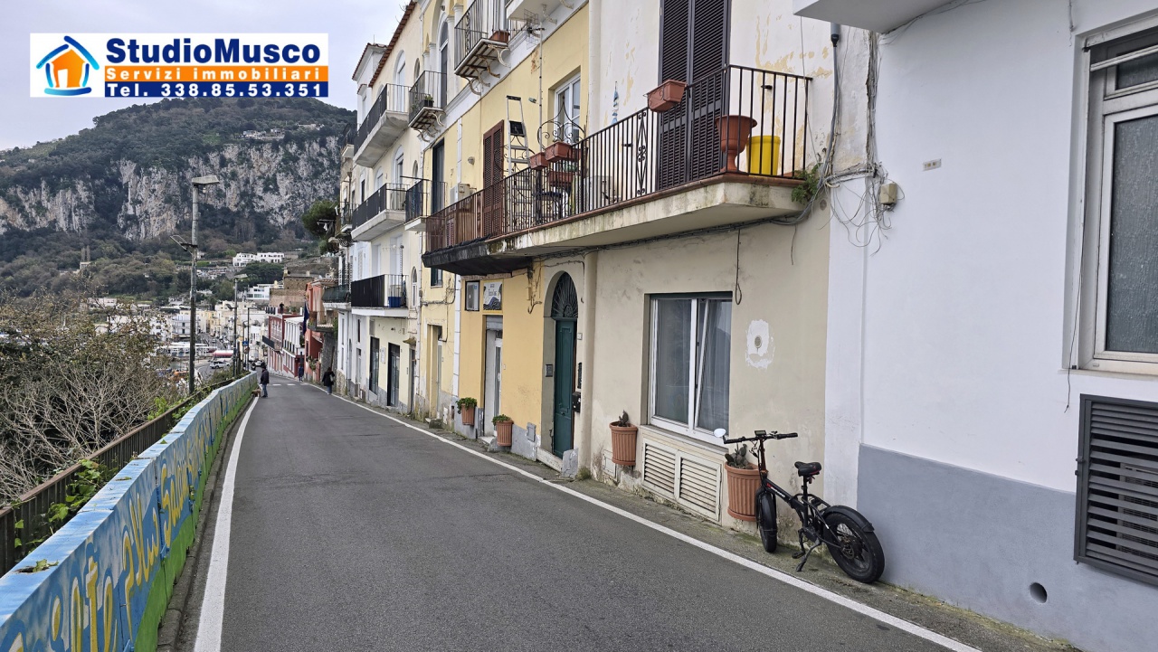 Bilocale in vendita in via prov. marina grande, Capri