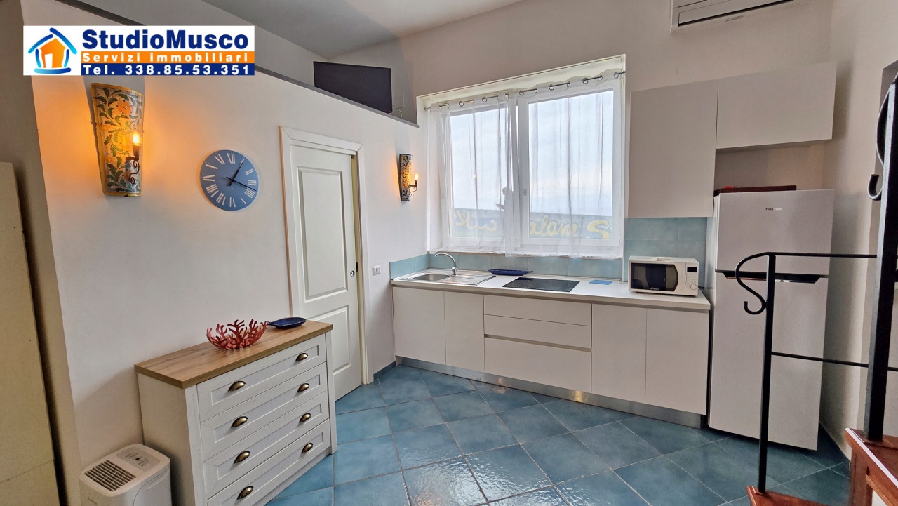 Bilocale in vendita in via prov. marina grande, Capri