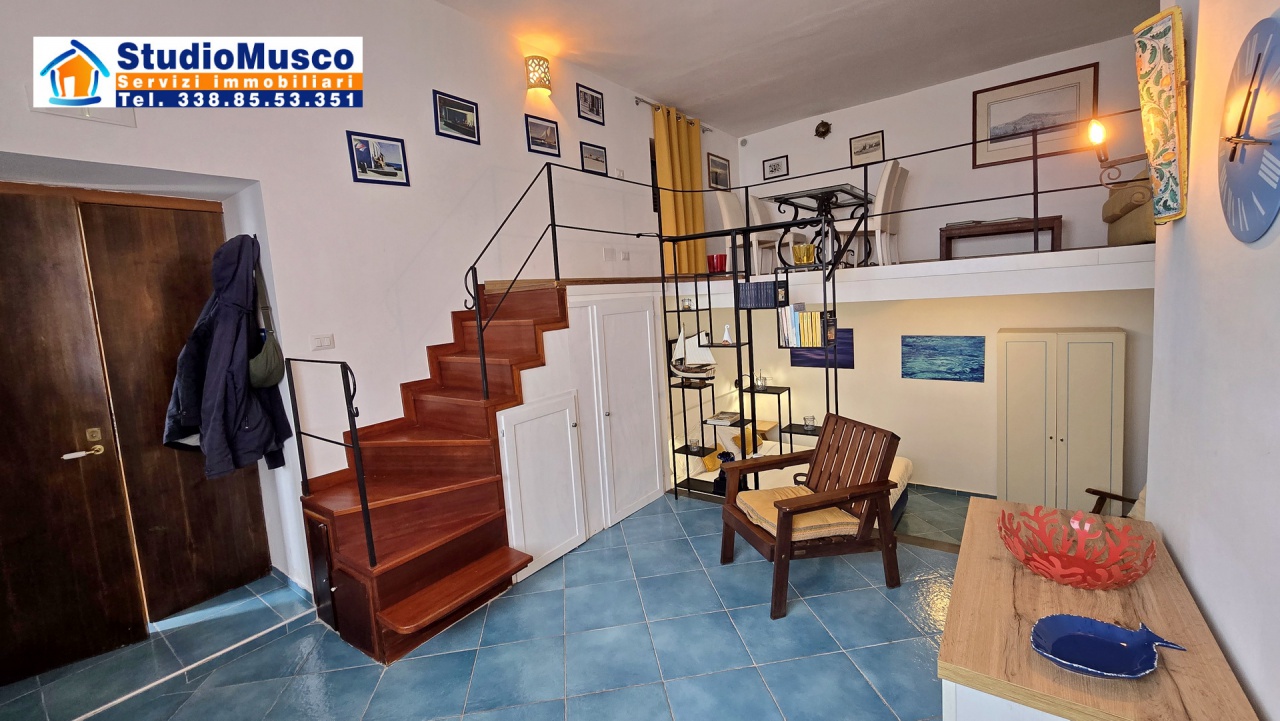 Bilocale in vendita in via prov. marina grande, Capri