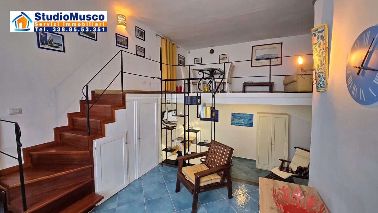 Bilocale in vendita in via prov. marina grande, Capri