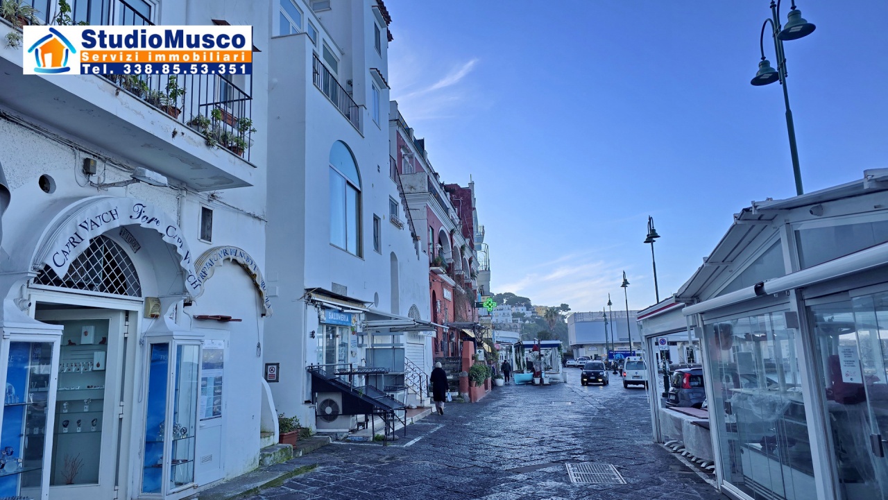 Bilocale in vendita in via prov. marina grande, Capri
