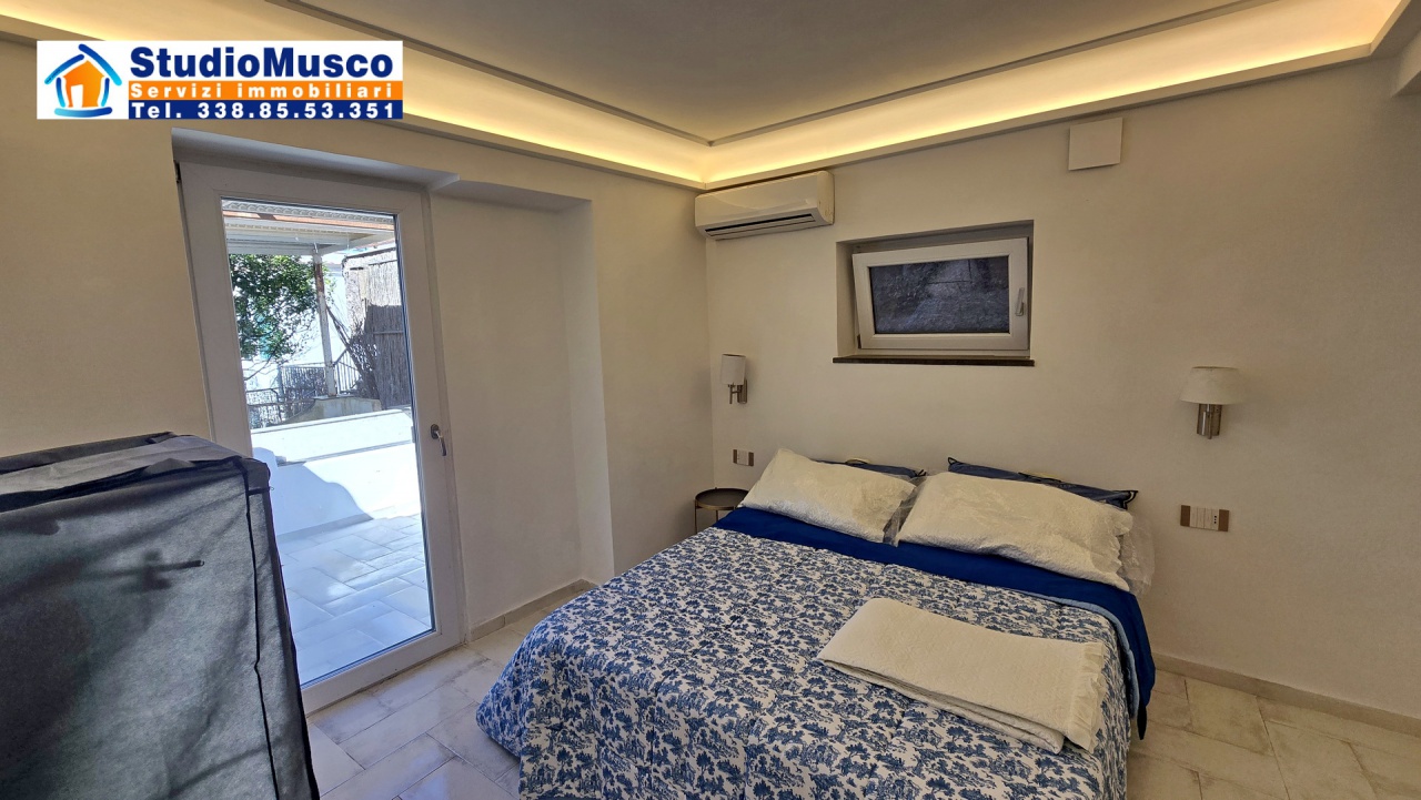 Casa indipendente arredata in affitto in traversa alla provinciale, Capri