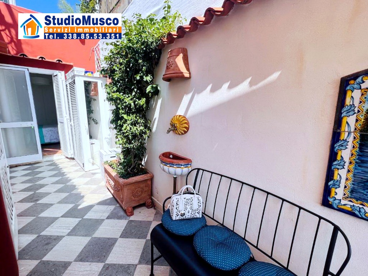 Quadrilocale in vendita in via camerelle, Capri