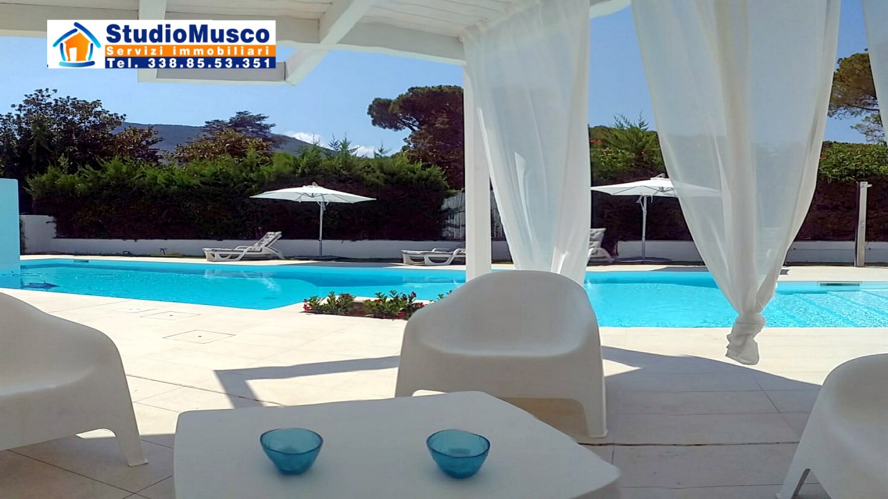 Villa con giardino in lungomare circe, San Felice Circeo