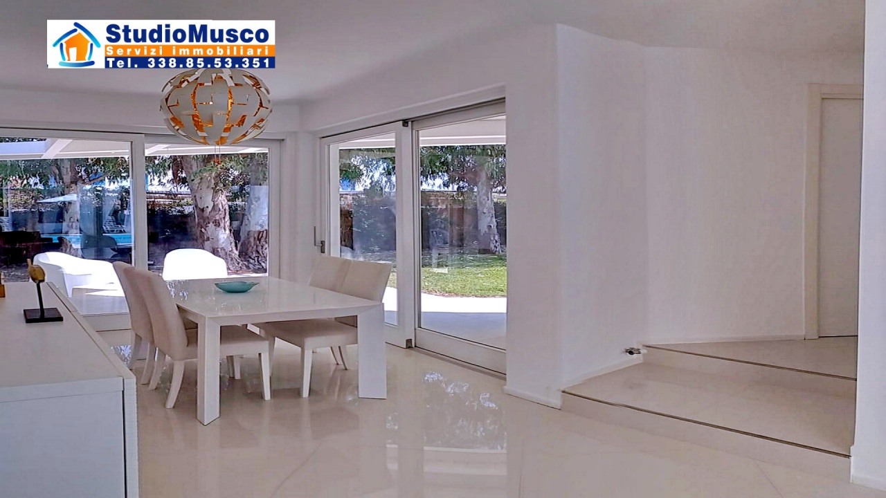 Villa con giardino in lungomare circe, San Felice Circeo