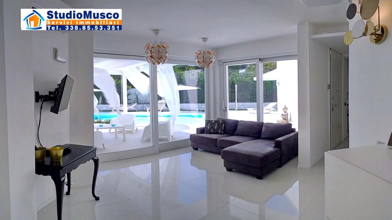 Villa con giardino in lungomare circe, San Felice Circeo