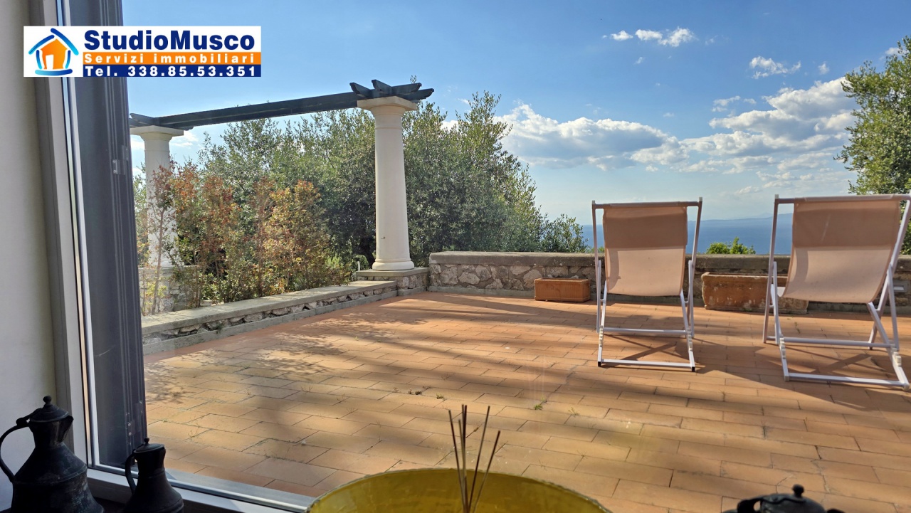 Villa con terrazzo in via tiberio, Capri