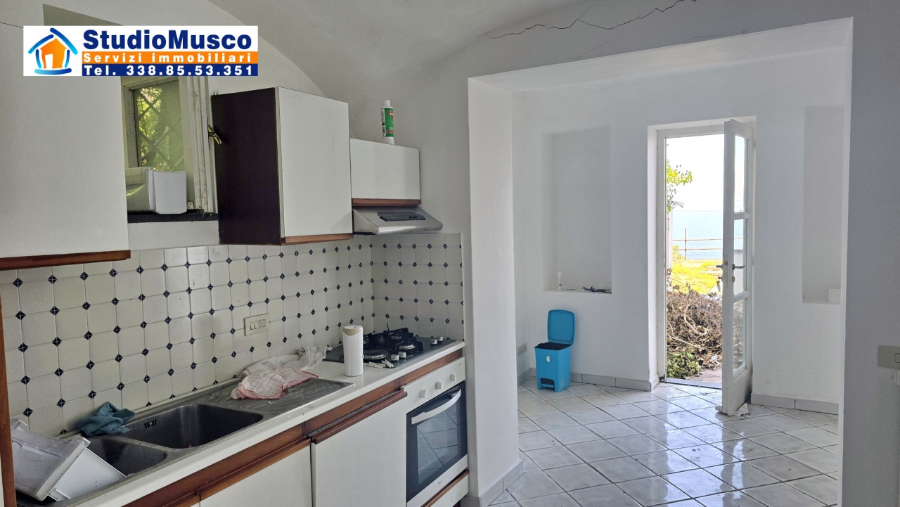 Appartamento con giardino in via lo palazzo, Capri