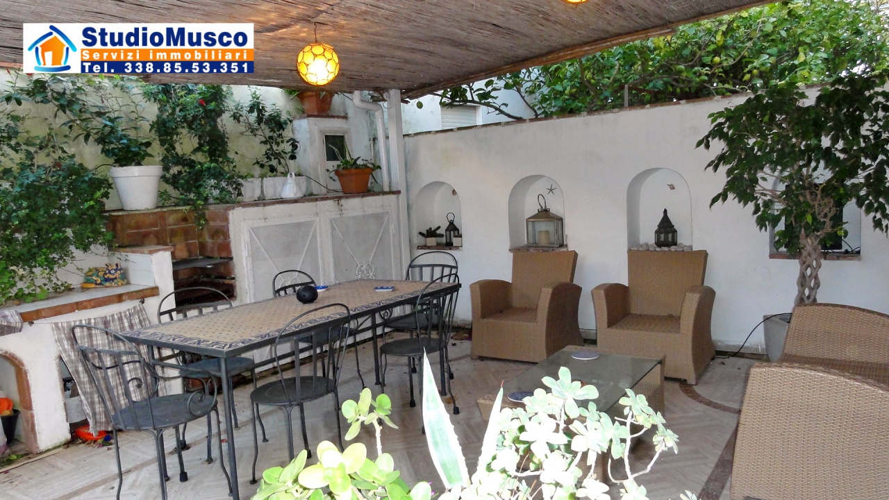 Casa indipendente in vendita in via vanassina, Capri