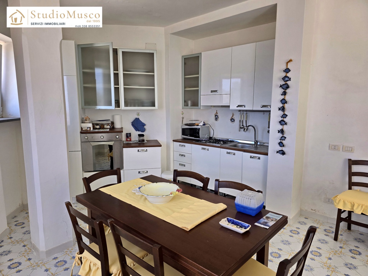 Casa indipendente con terrazzo in via sopramonte, Capri
