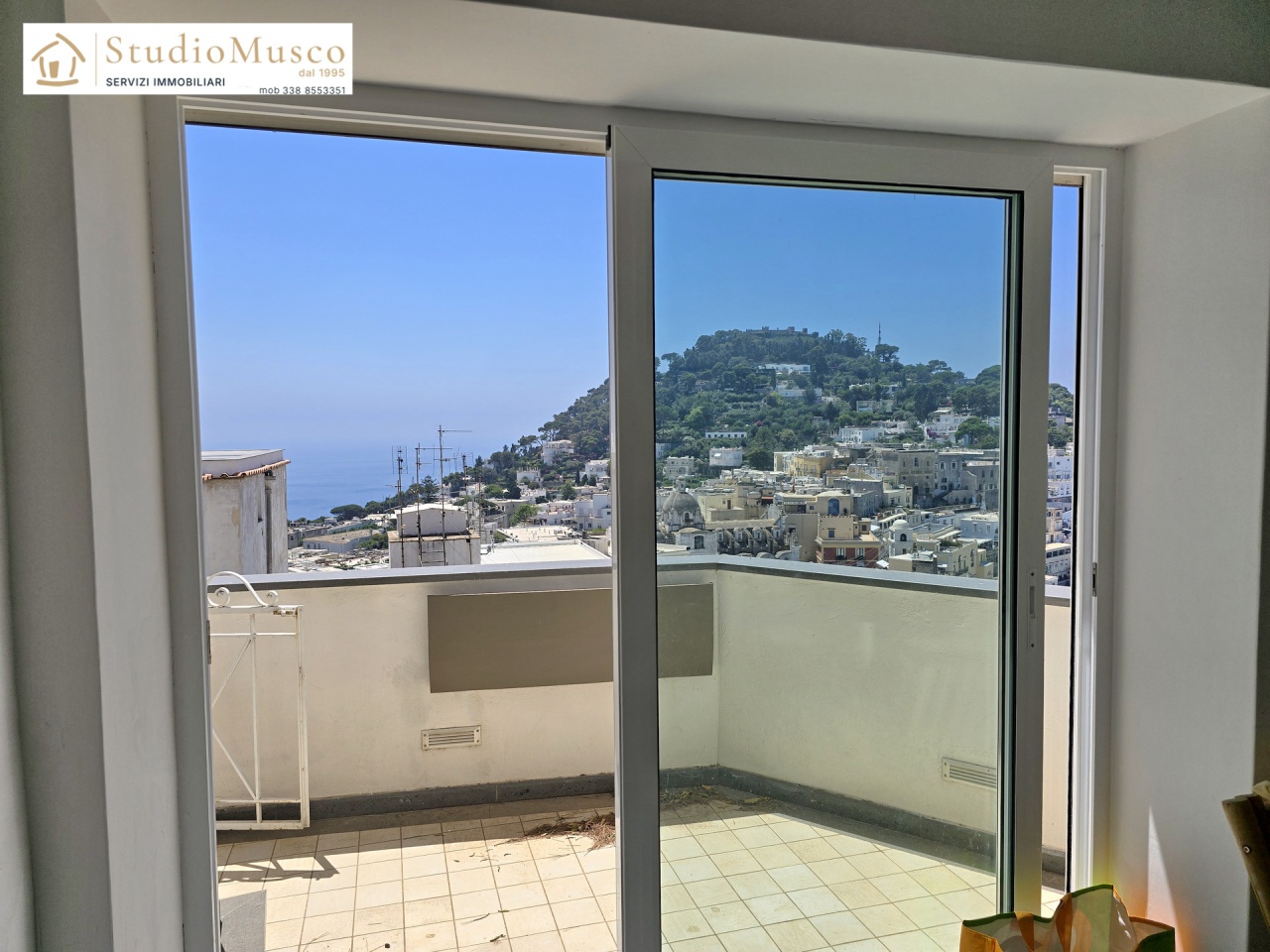 Casa indipendente con terrazzo in via sopramonte, Capri