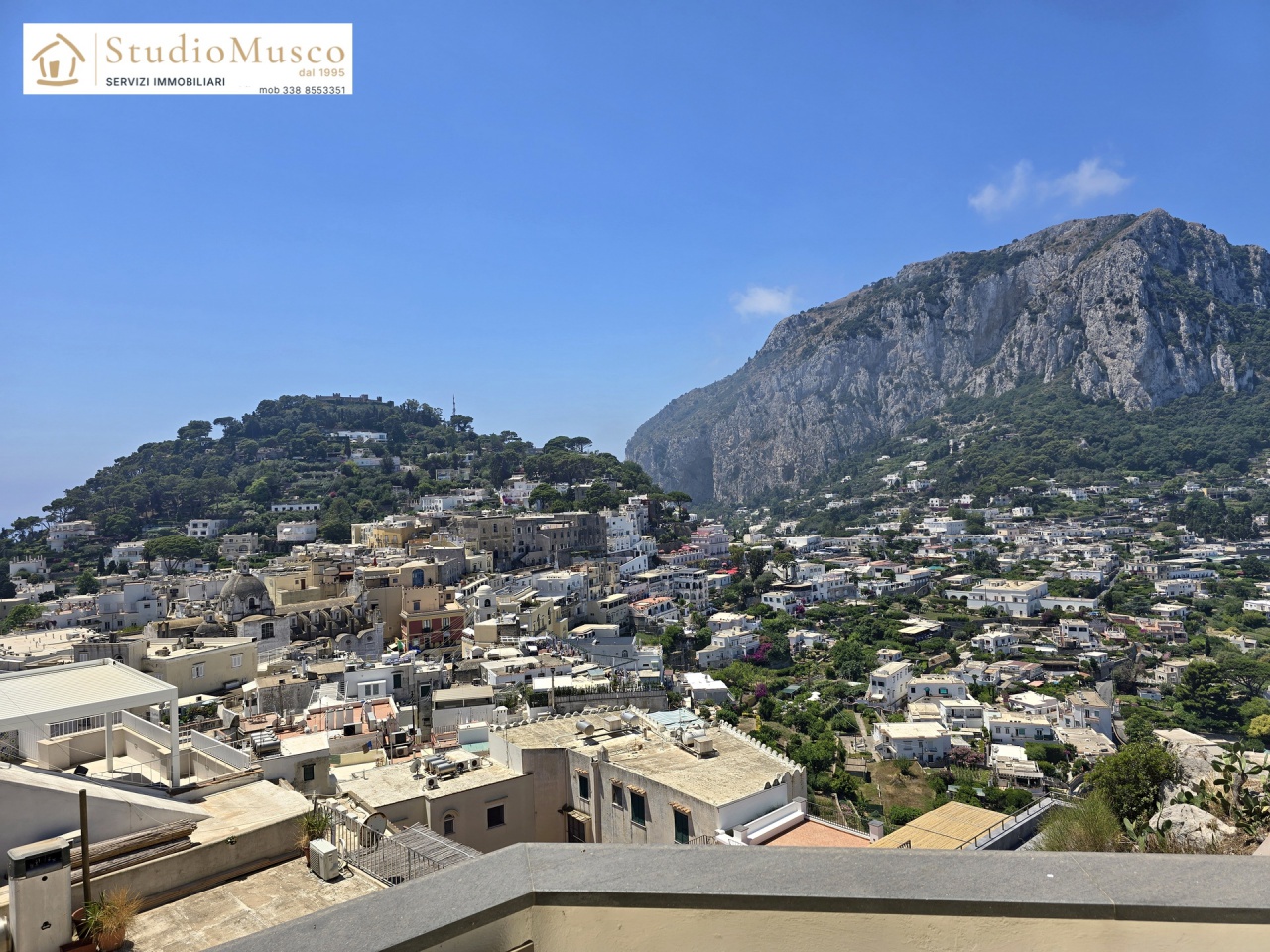 Casa indipendente con terrazzo in via sopramonte, Capri