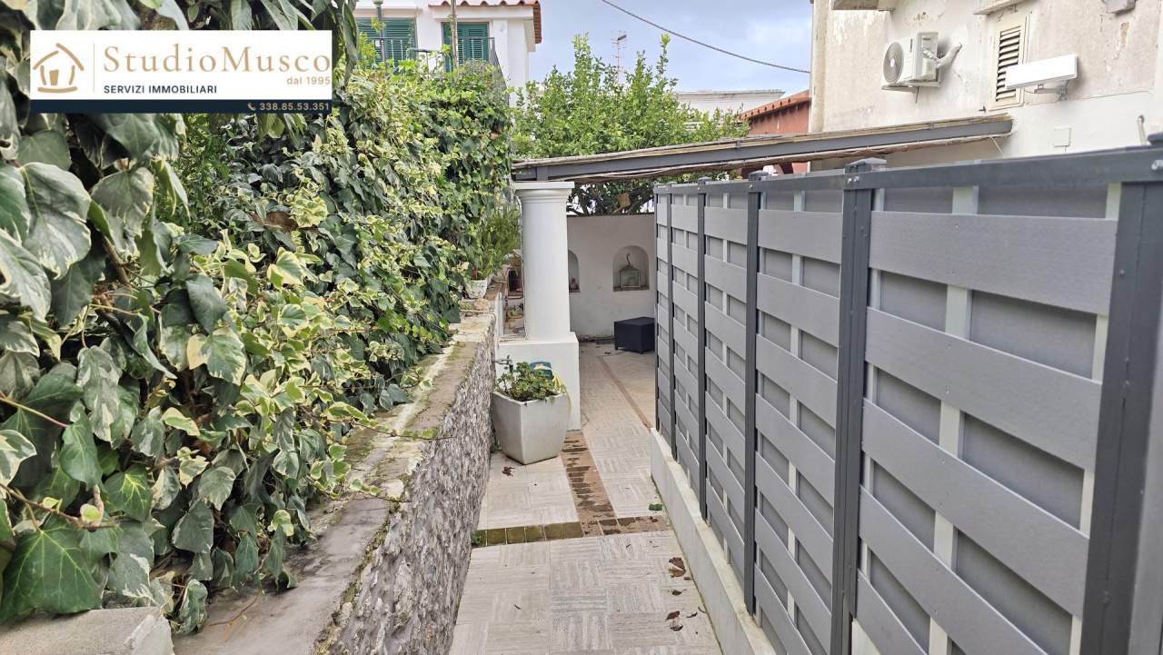 Casa indipendente in vendita in via vanassina, Capri