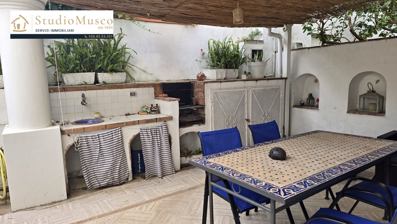 Casa indipendente in vendita in via vanassina, Capri