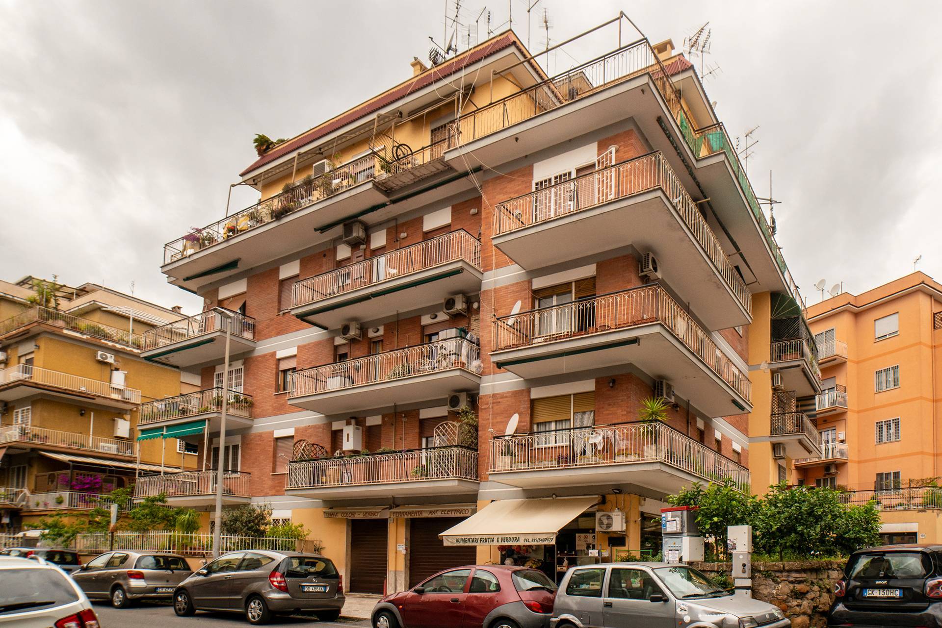 2 locali in vendita a Roma, Pineta Sacchetti