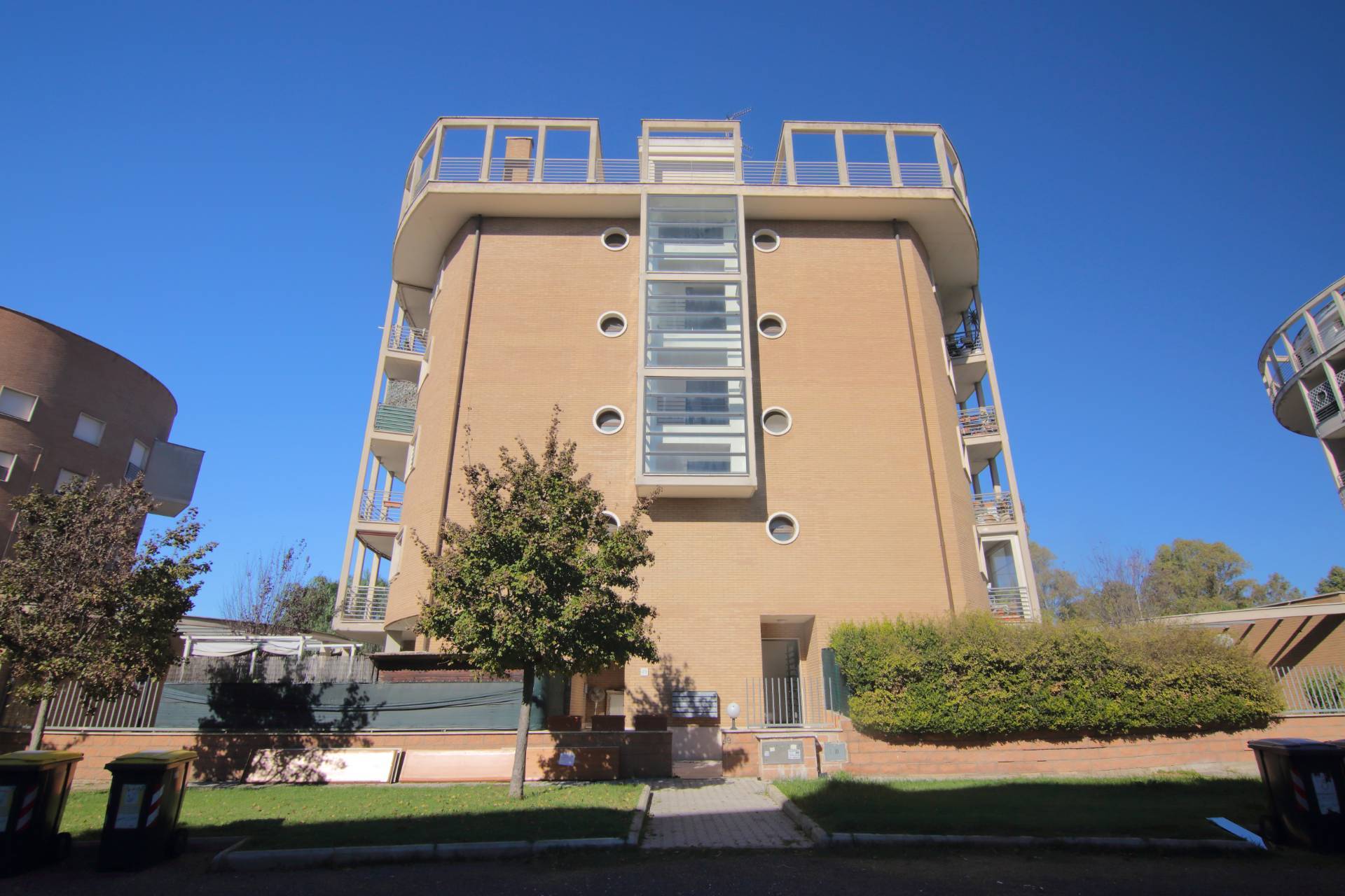 3 locali in vendita a Roma, Ostia