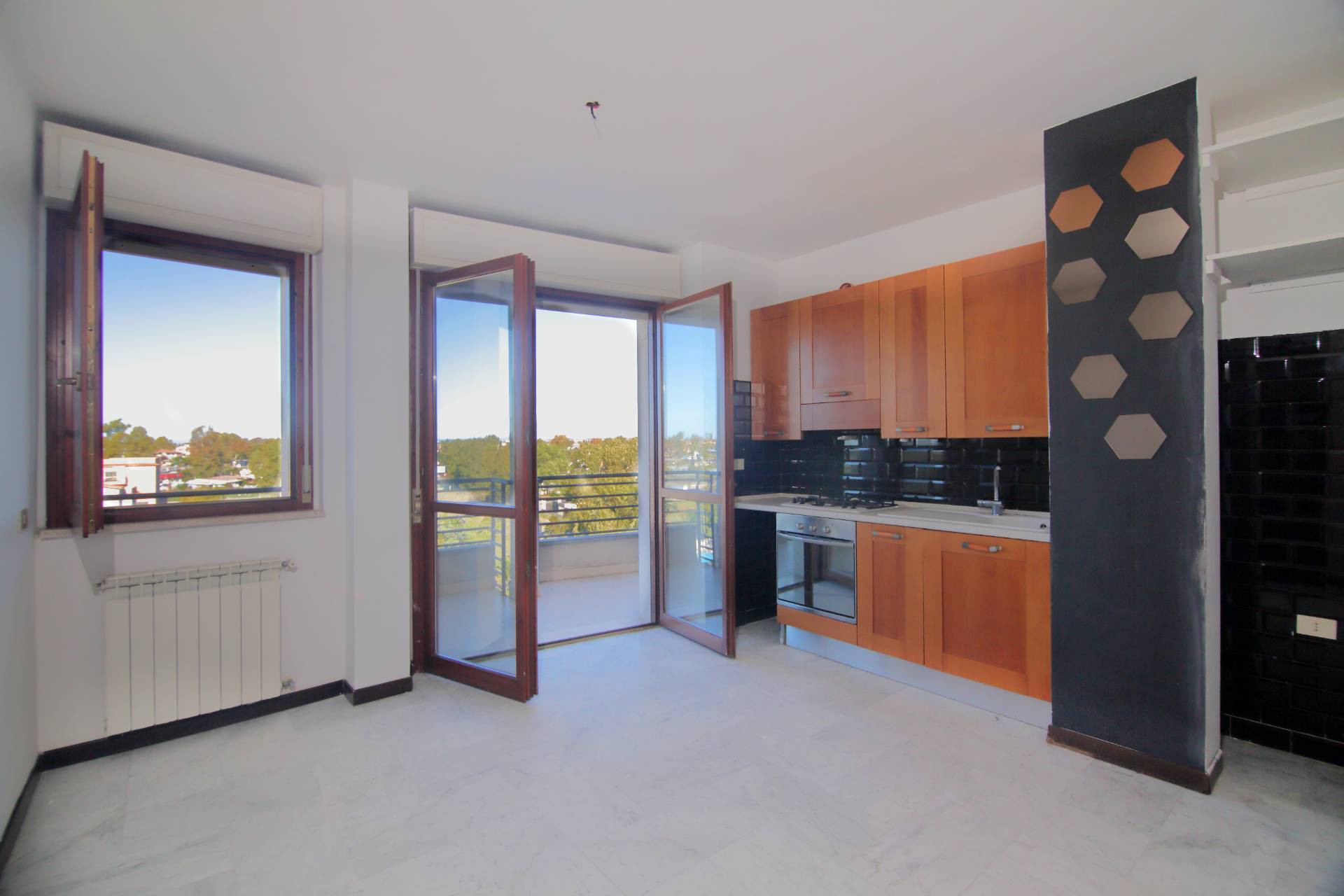 3 locali in vendita a Roma, Ostia