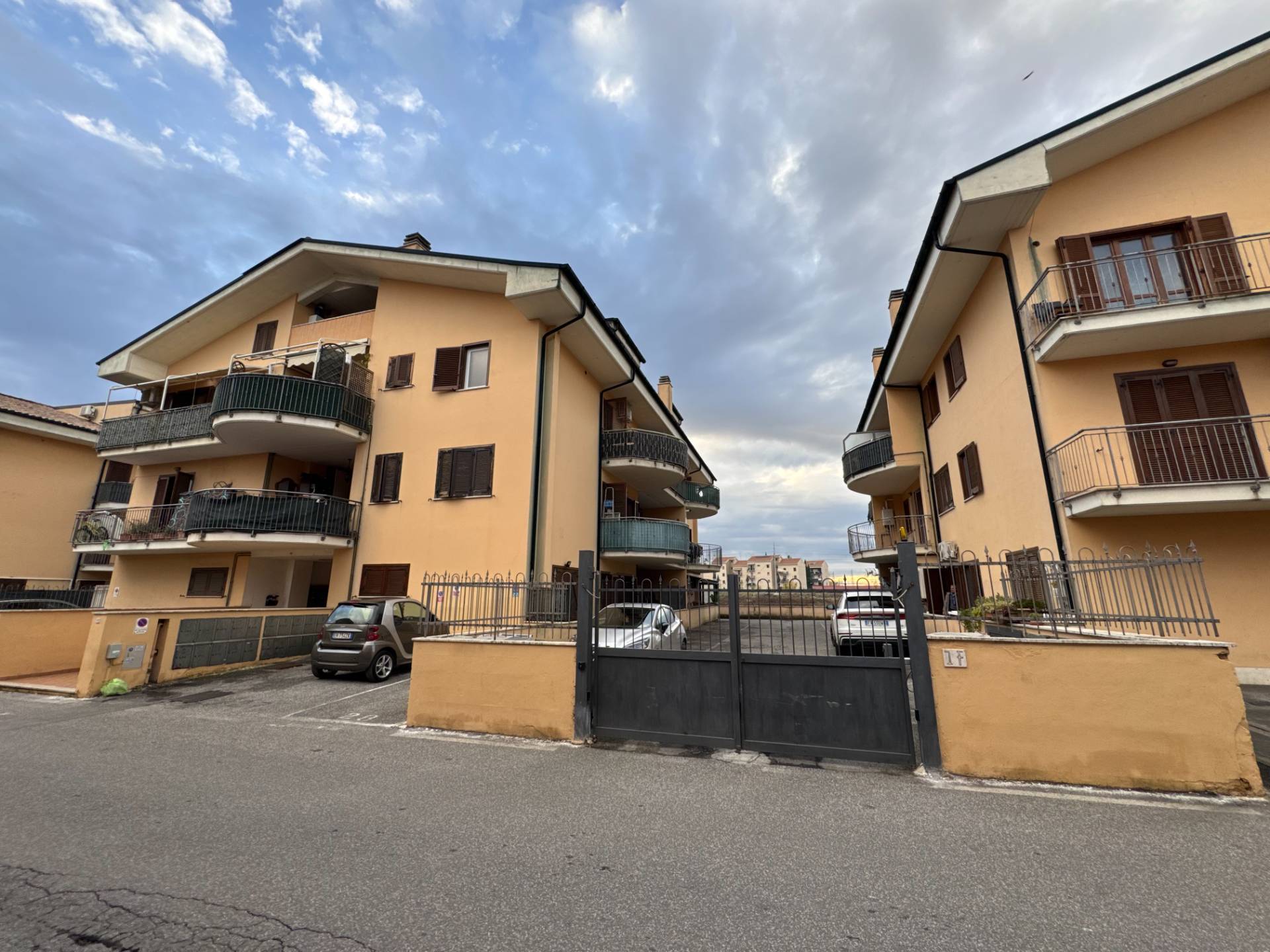 2 locali in vendita a Guidonia Montecelio, Villalba