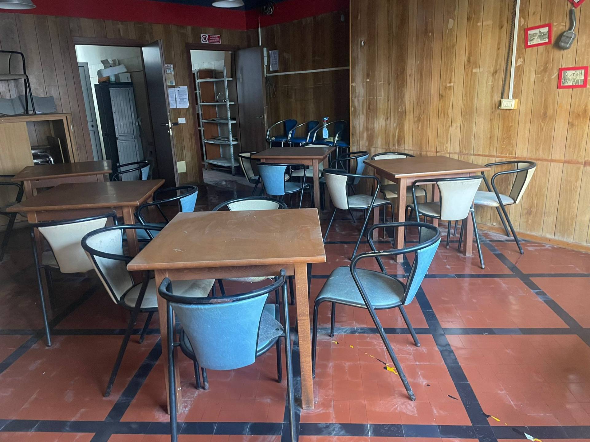 Locale commerciale in vendita a Piombino