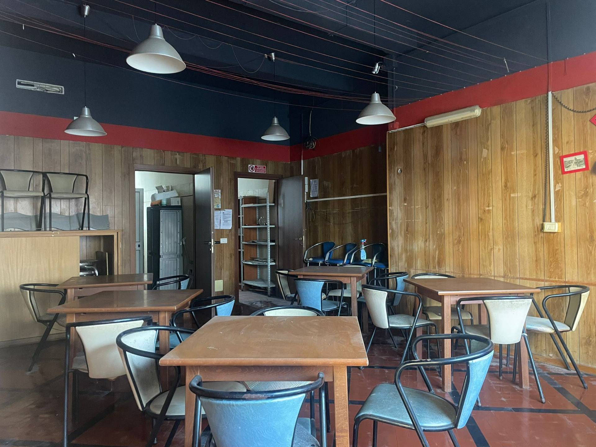 Locale commerciale in vendita a Piombino