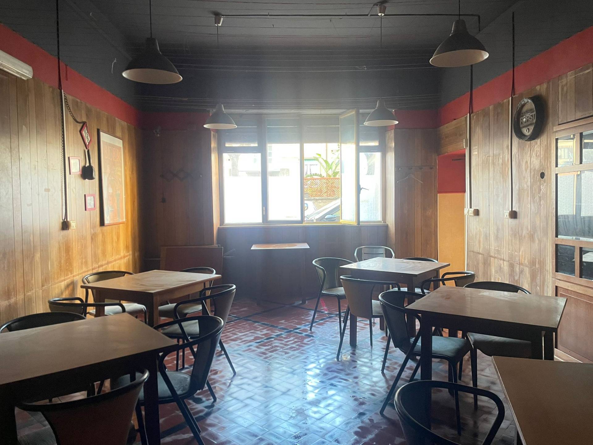 Locale commerciale in vendita a Piombino