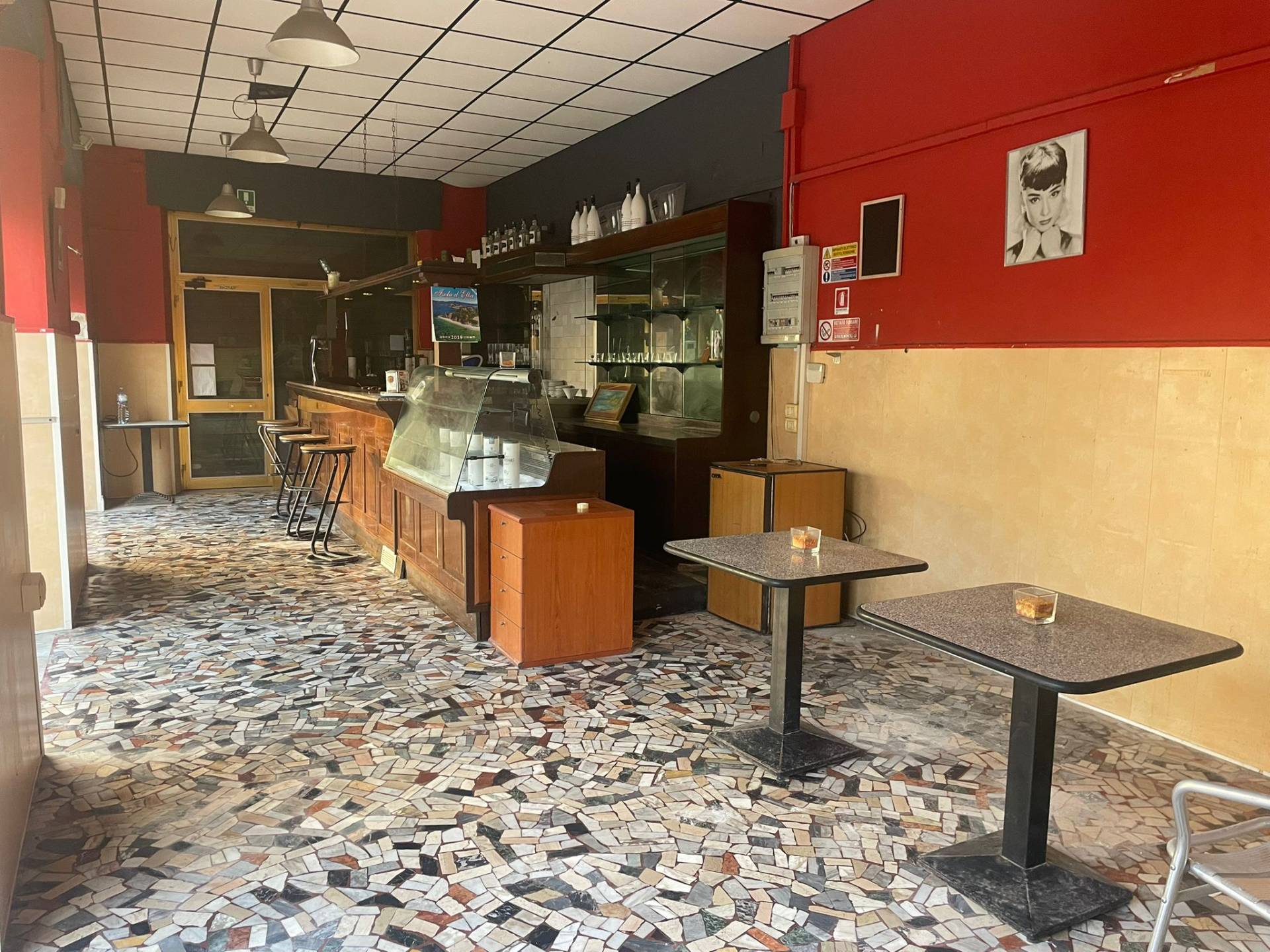 Locale commerciale in vendita a Piombino