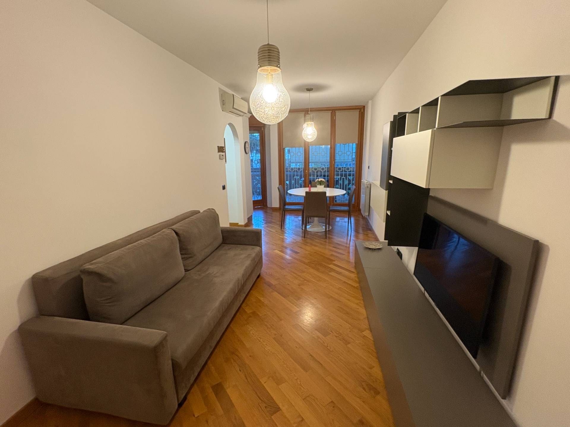 2 locali in affitto a Roma, Saxarubra