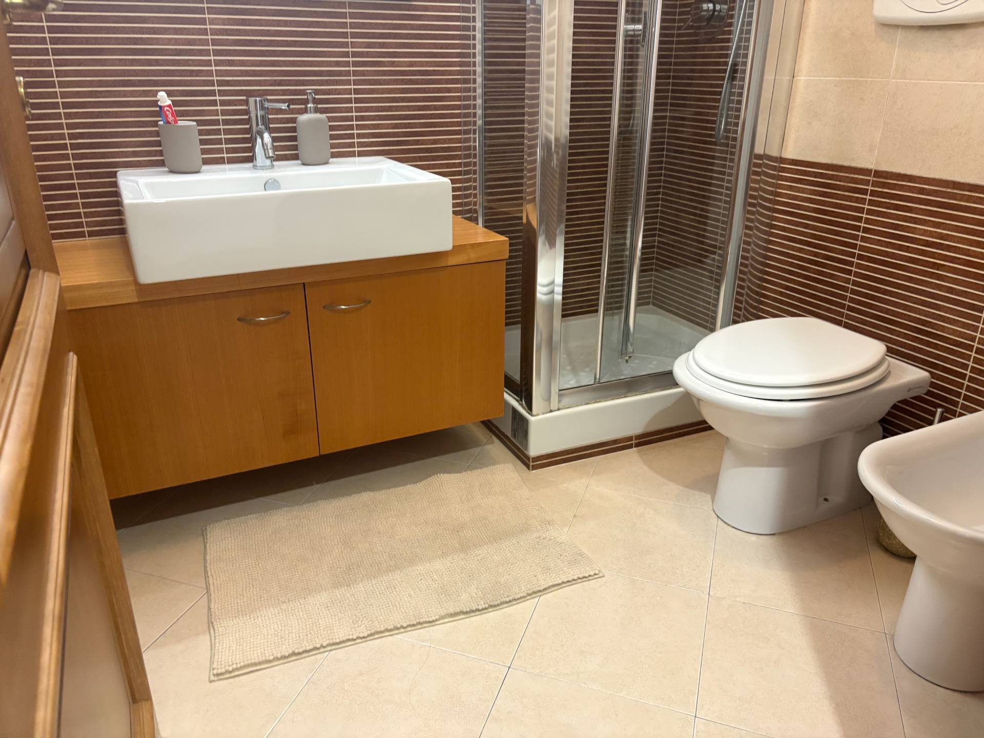 2 locali in affitto a Roma, Saxarubra