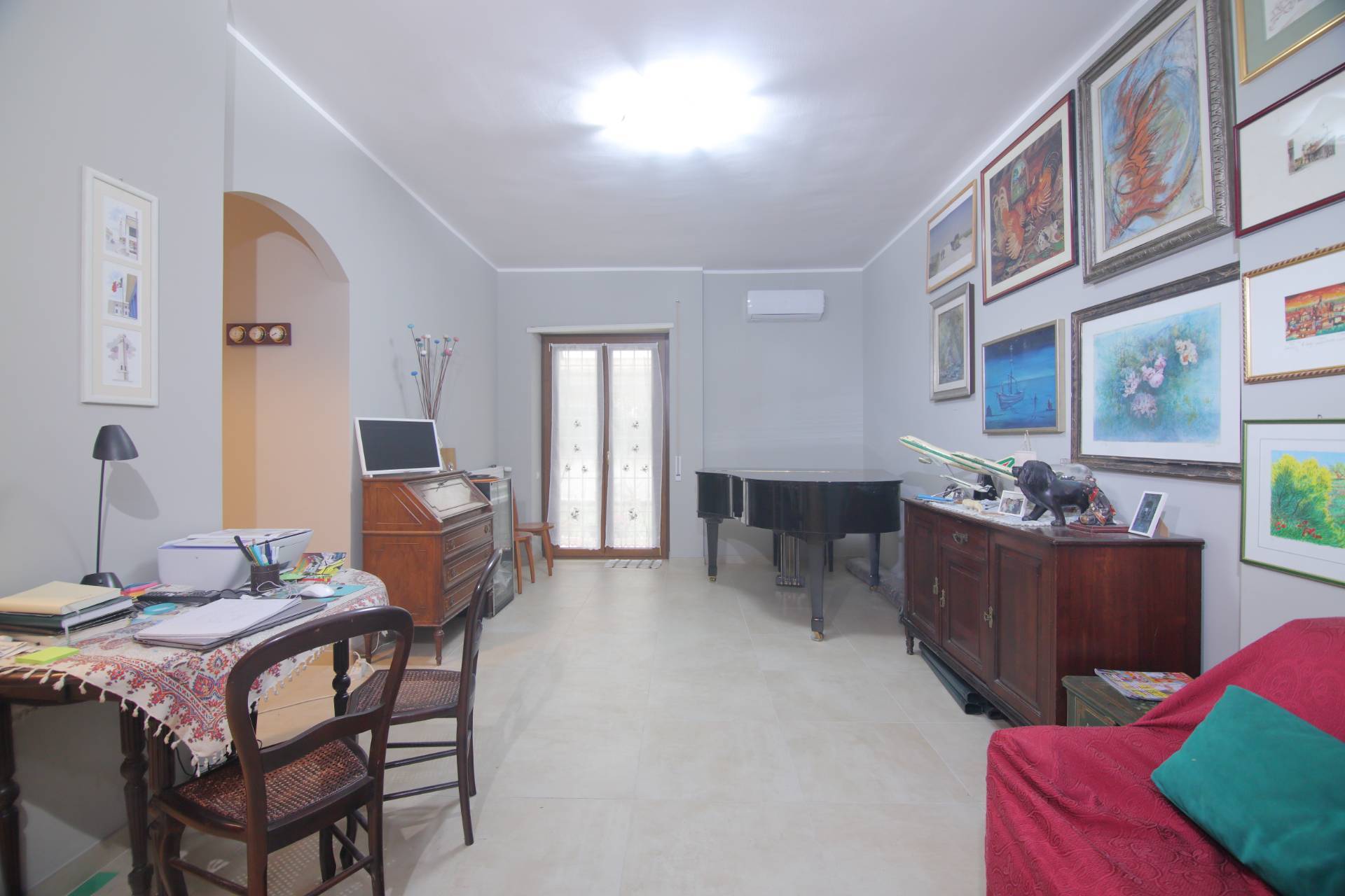 2 locali in vendita a Roma, Ostia