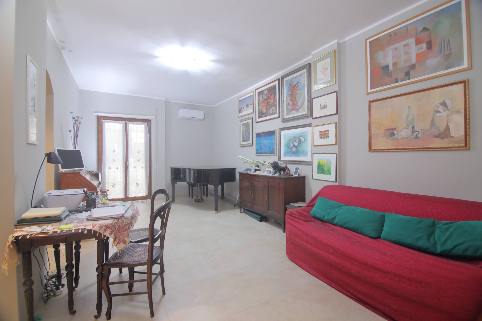 2 locali in vendita a Roma, Ostia