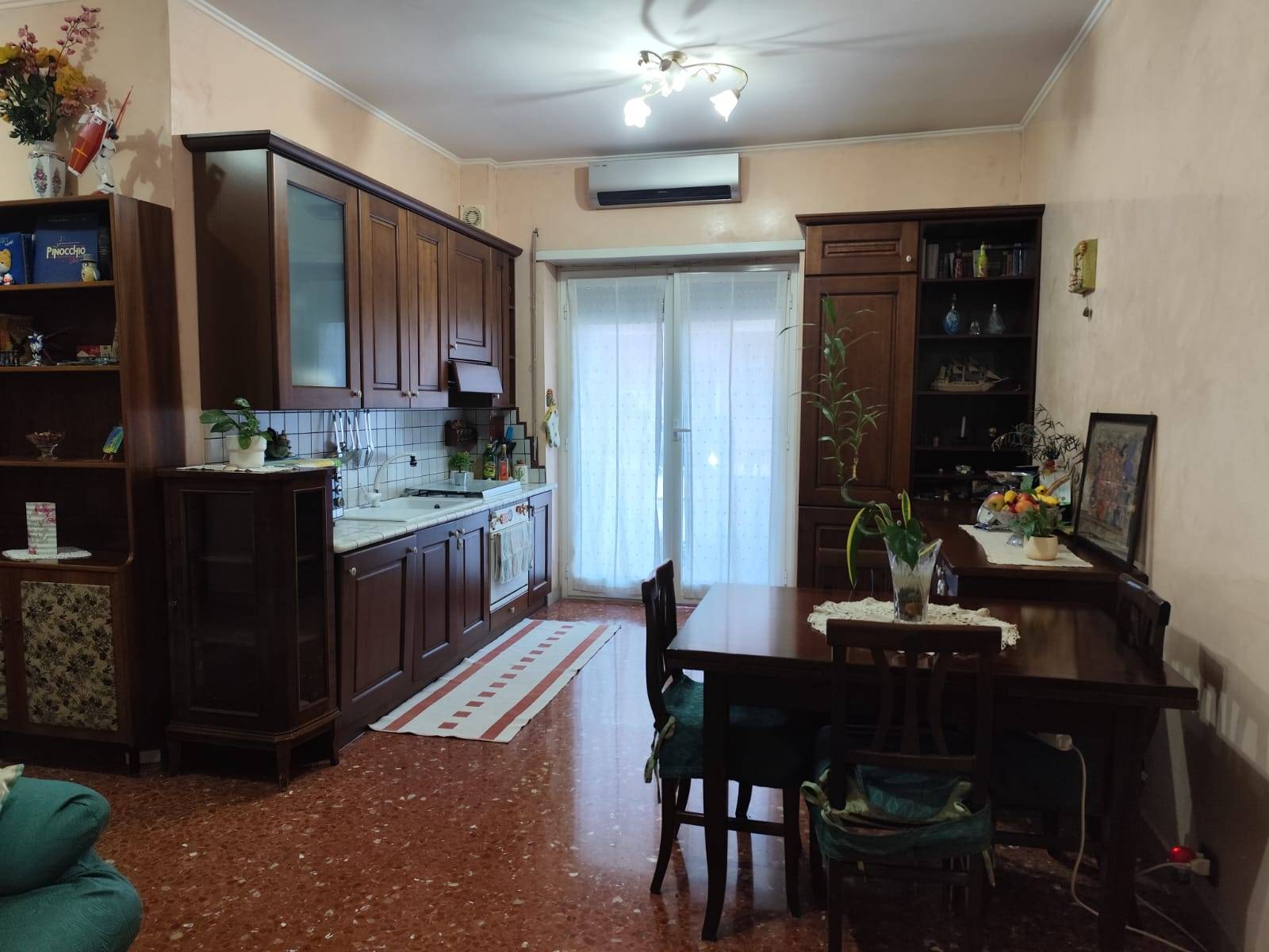 3 locali in vendita a Roma, Magliana