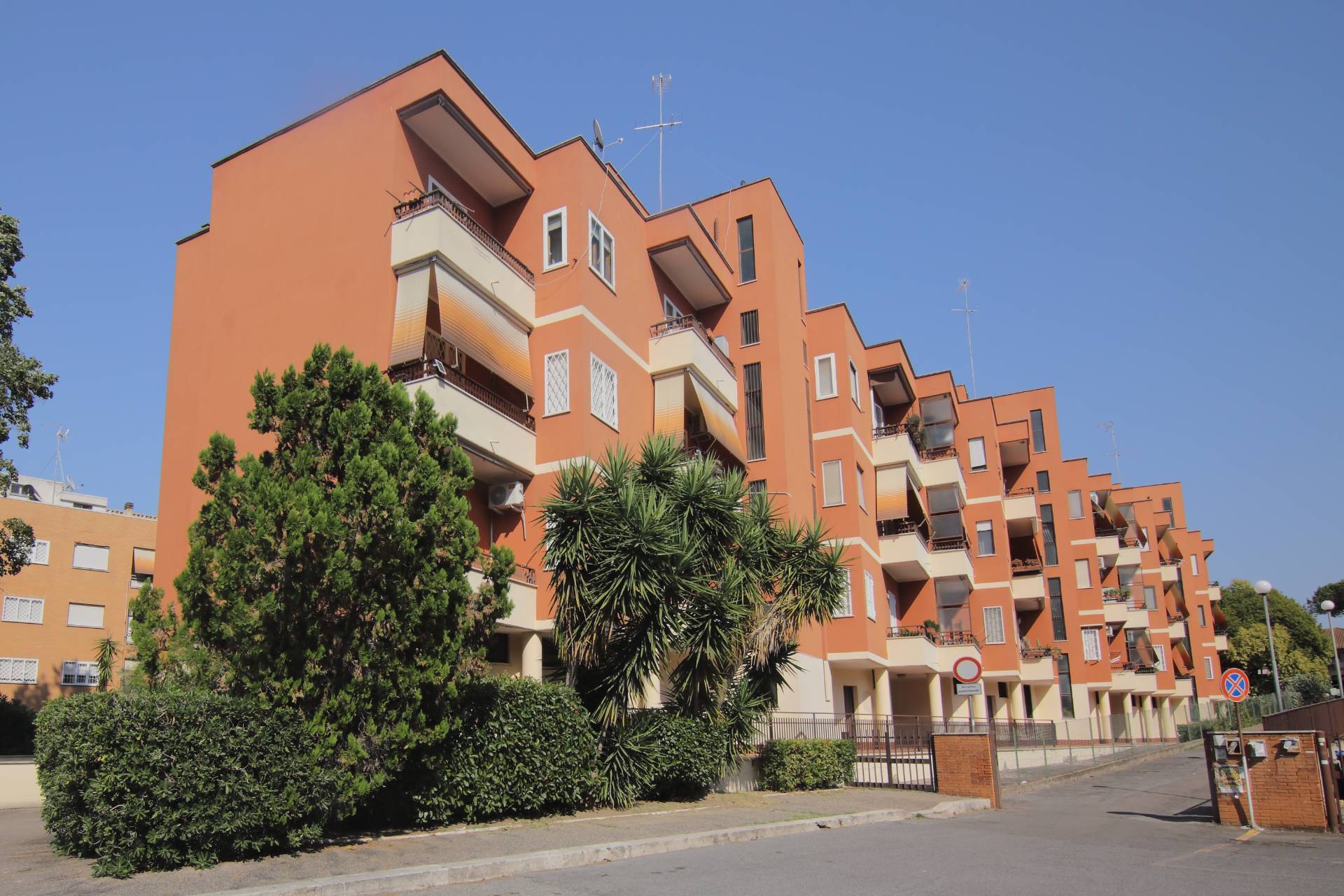 4 o pi locali in vendita a Roma, Tor De Cenci