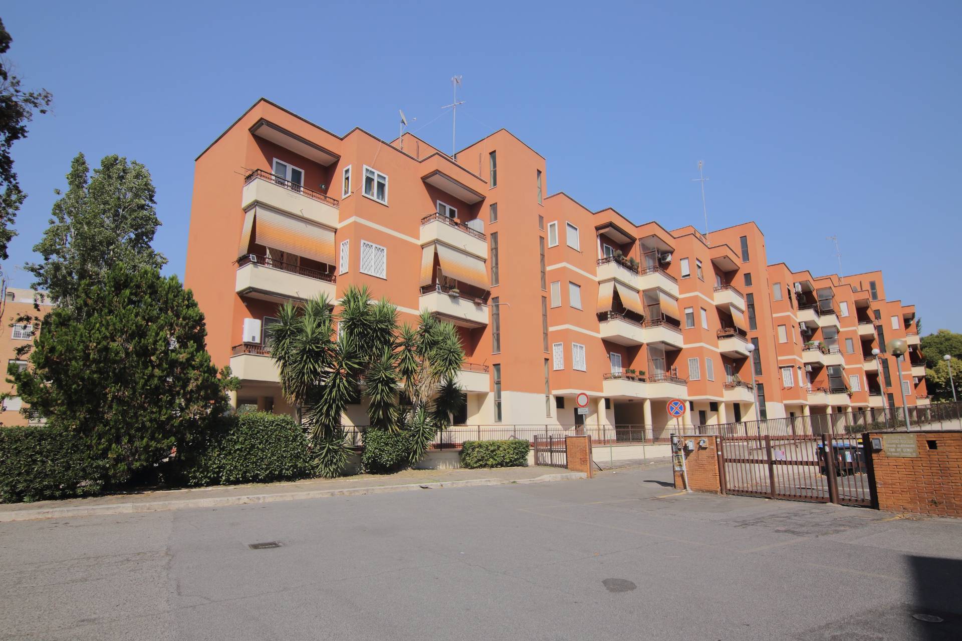 4 o pi locali in vendita a Roma, Tor De Cenci