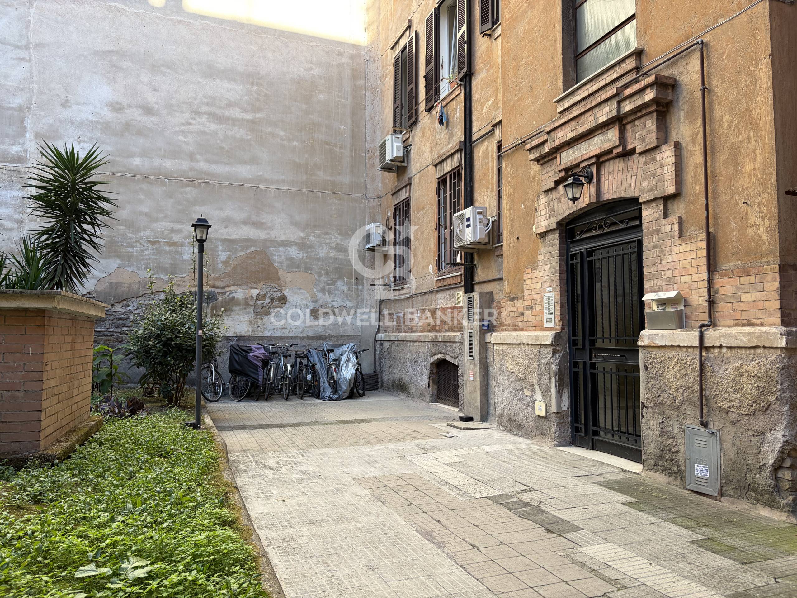 2 locali in vendita a Roma, Testaccio