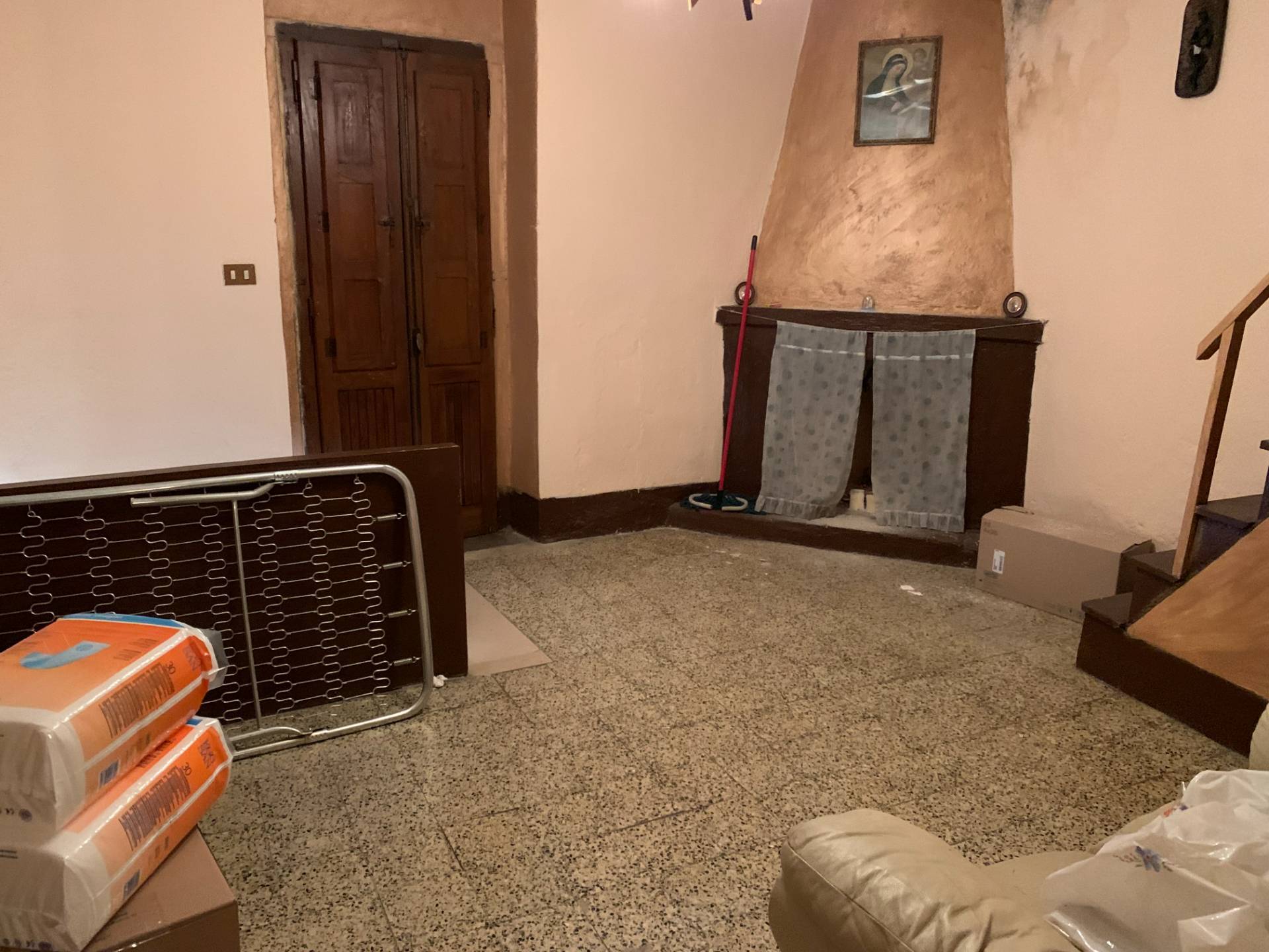 Fabbricato nel centro storico con corte in vendita a Rovito