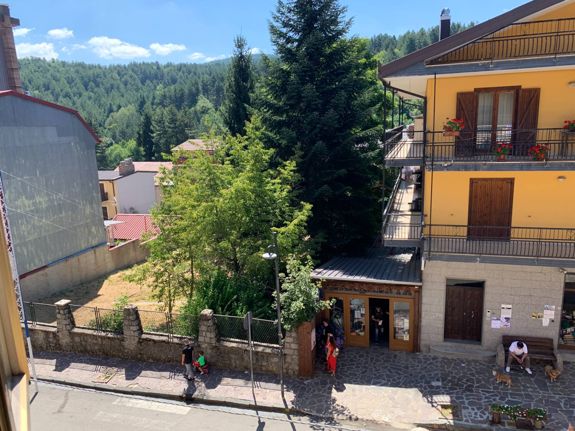 Appartamento in zona Turistica in vendita a Spezzano della Sila, Camigliatello Silano