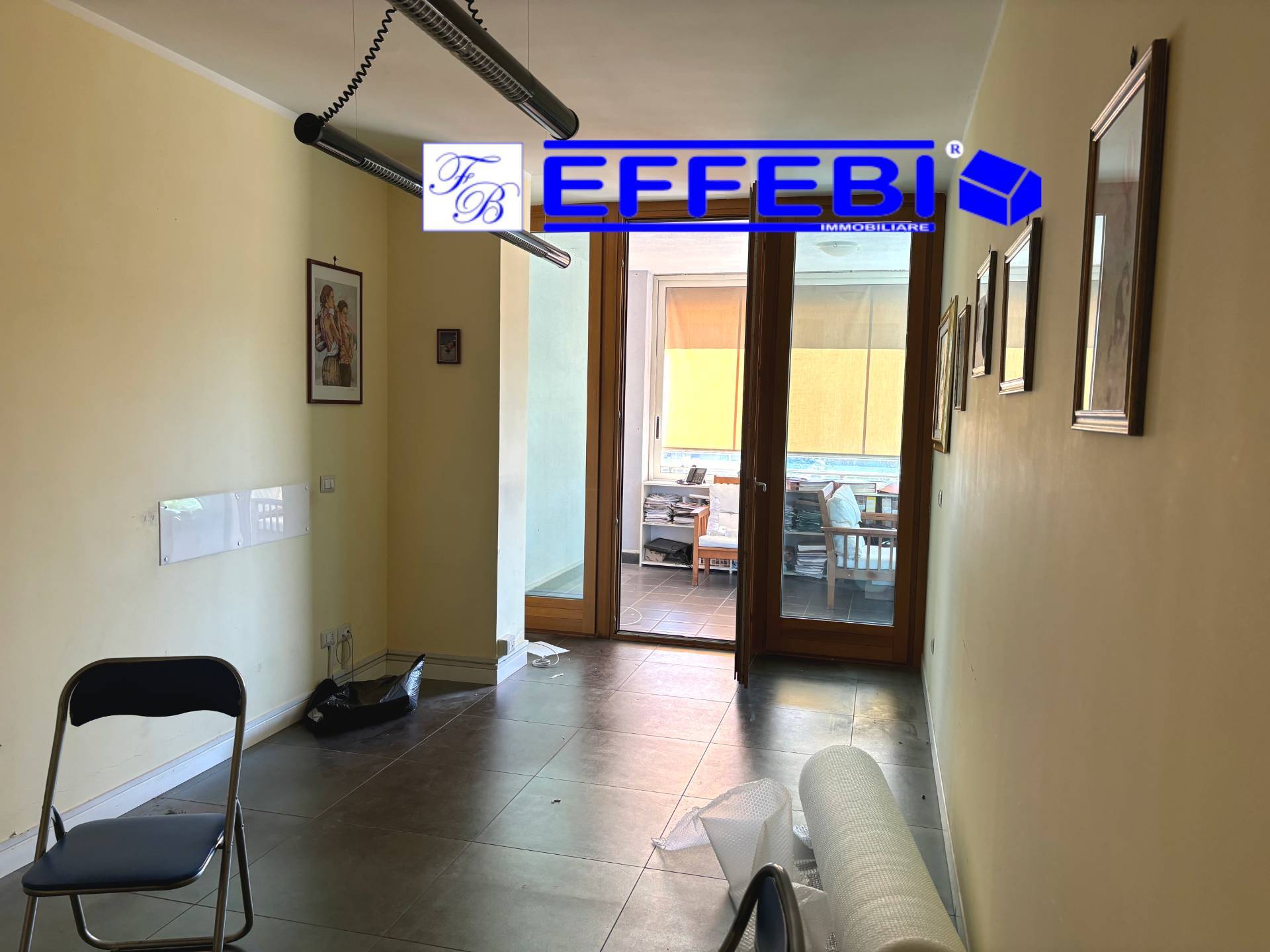 Studio/Ufficio in vendita a Cosenza, Viale Mancini